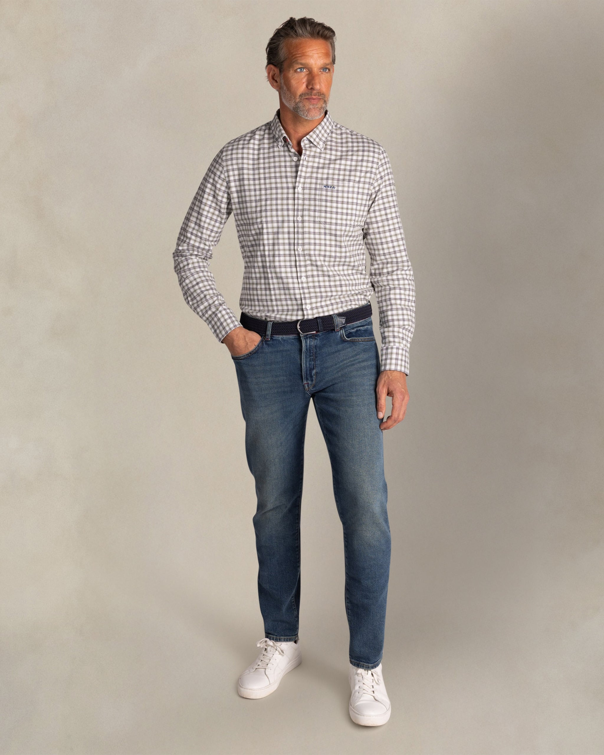 Camisa de algodón arrugada en color crudo Camisa de algodón arrugada en color crudo