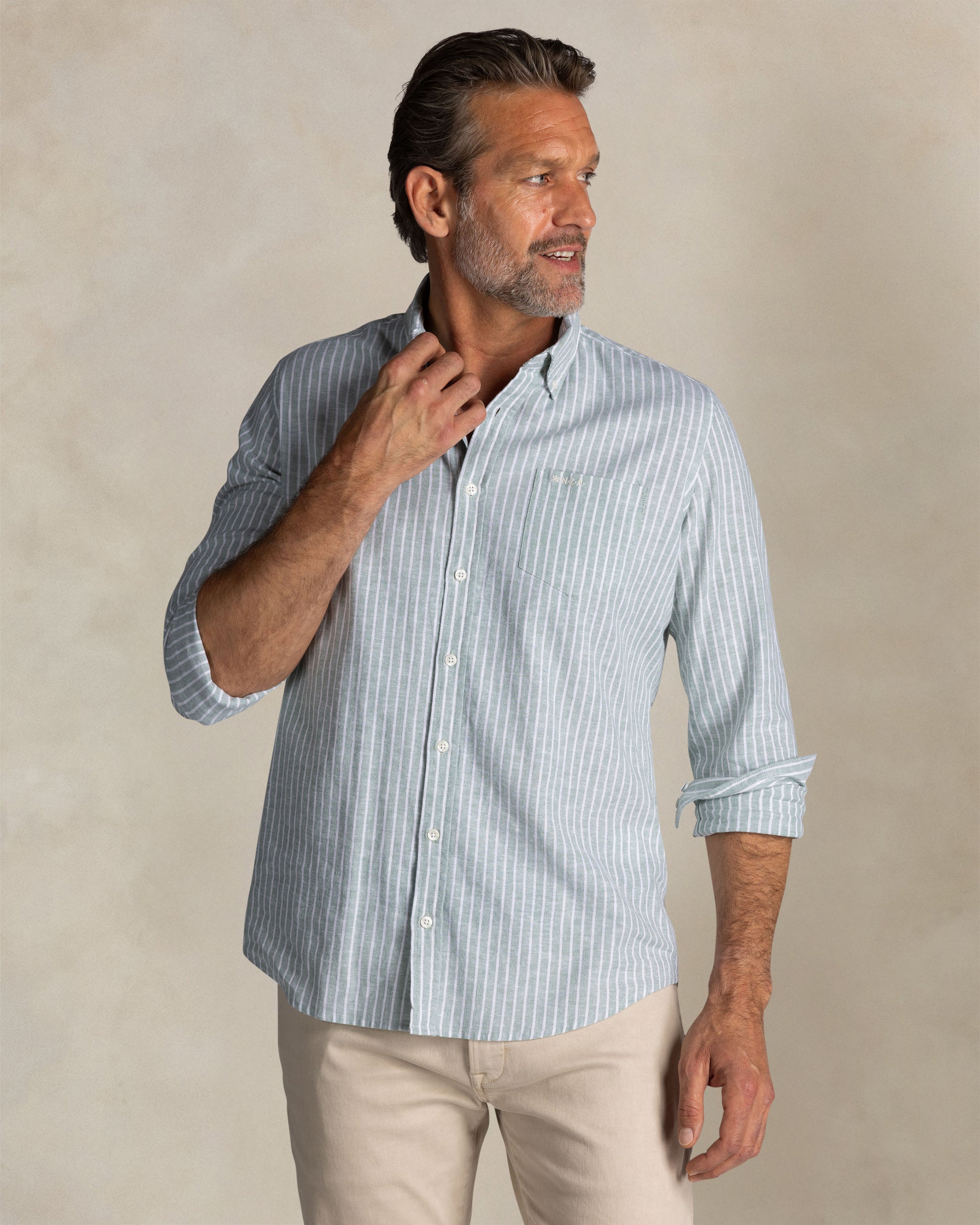 Groen linnen overhemd met knoopsluiting Groen linnen overhemd met knoopsluiting