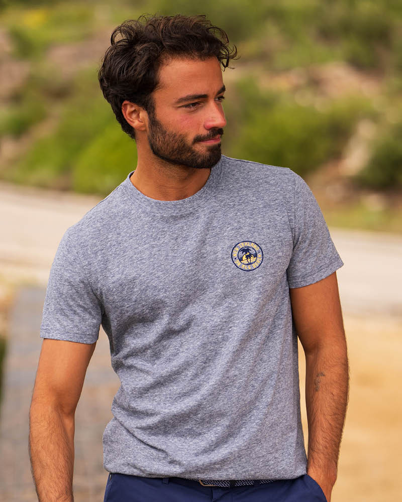 Donkerblauw t-shirt met logo Donkerblauw t-shirt met logo