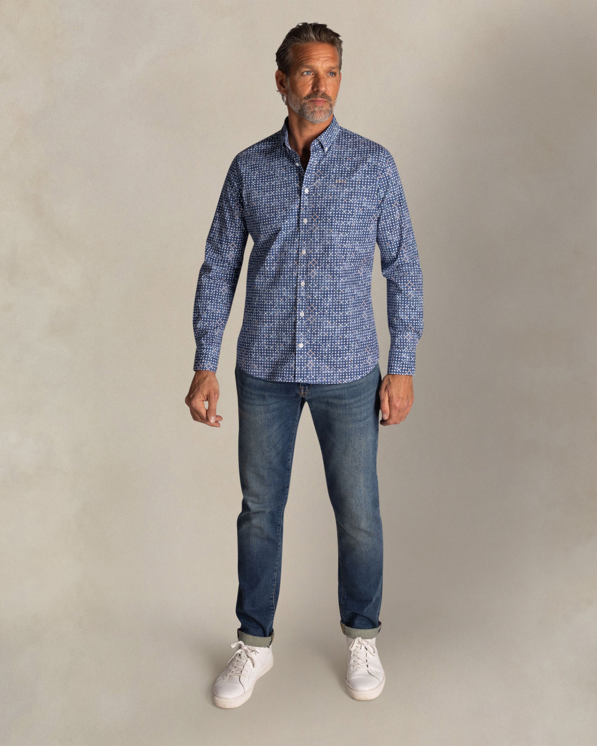 Camisa azul de algodón con estampado Camisa azul de algodón con estampado