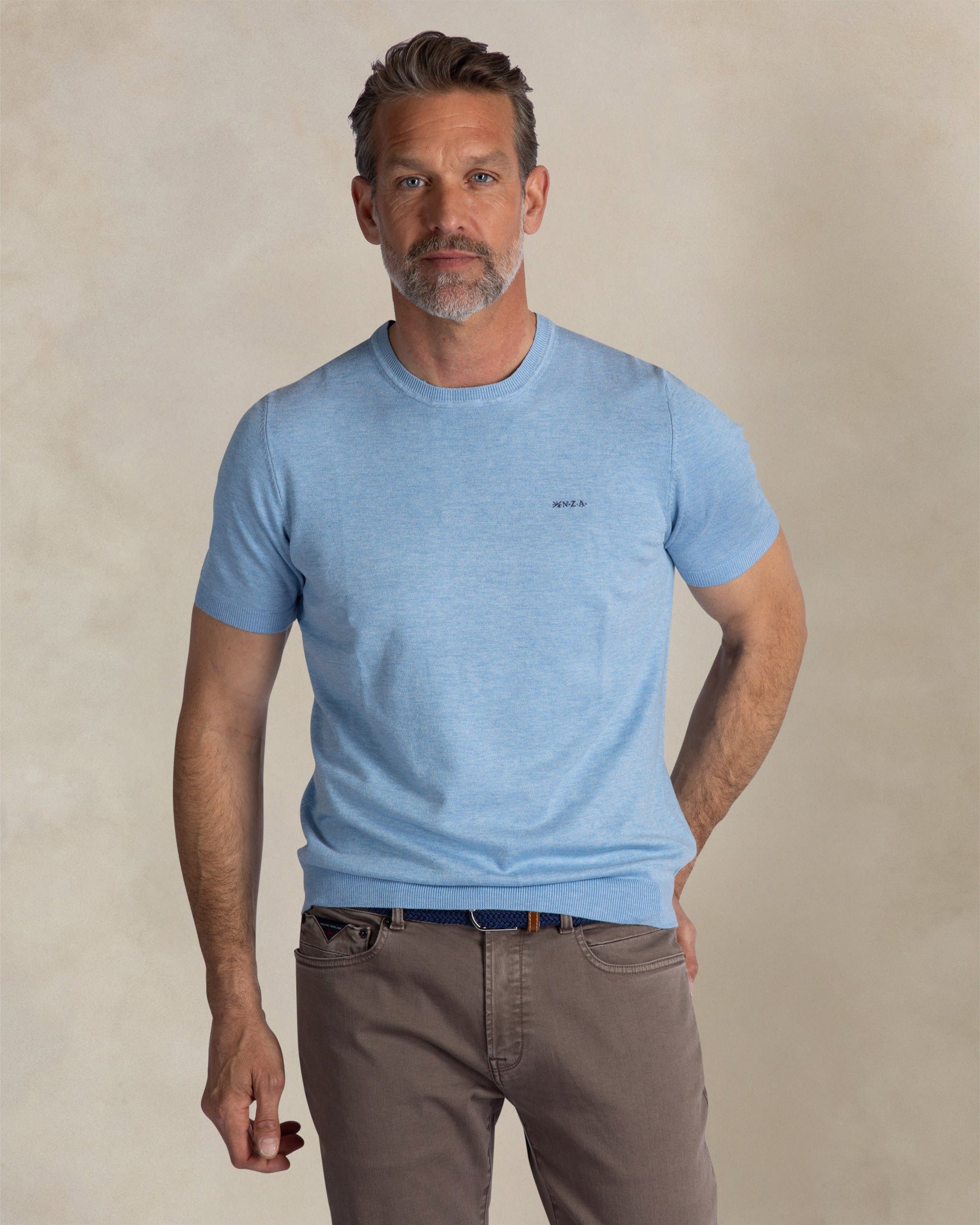 T-shirt en tricot extensible bleu clair T-shirt en tricot extensible bleu clair