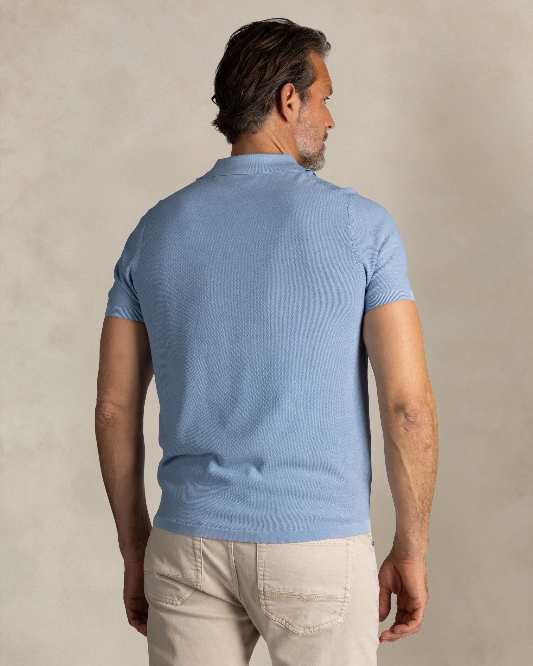 Hellblaues Poloshirt Hellblaues Poloshirt