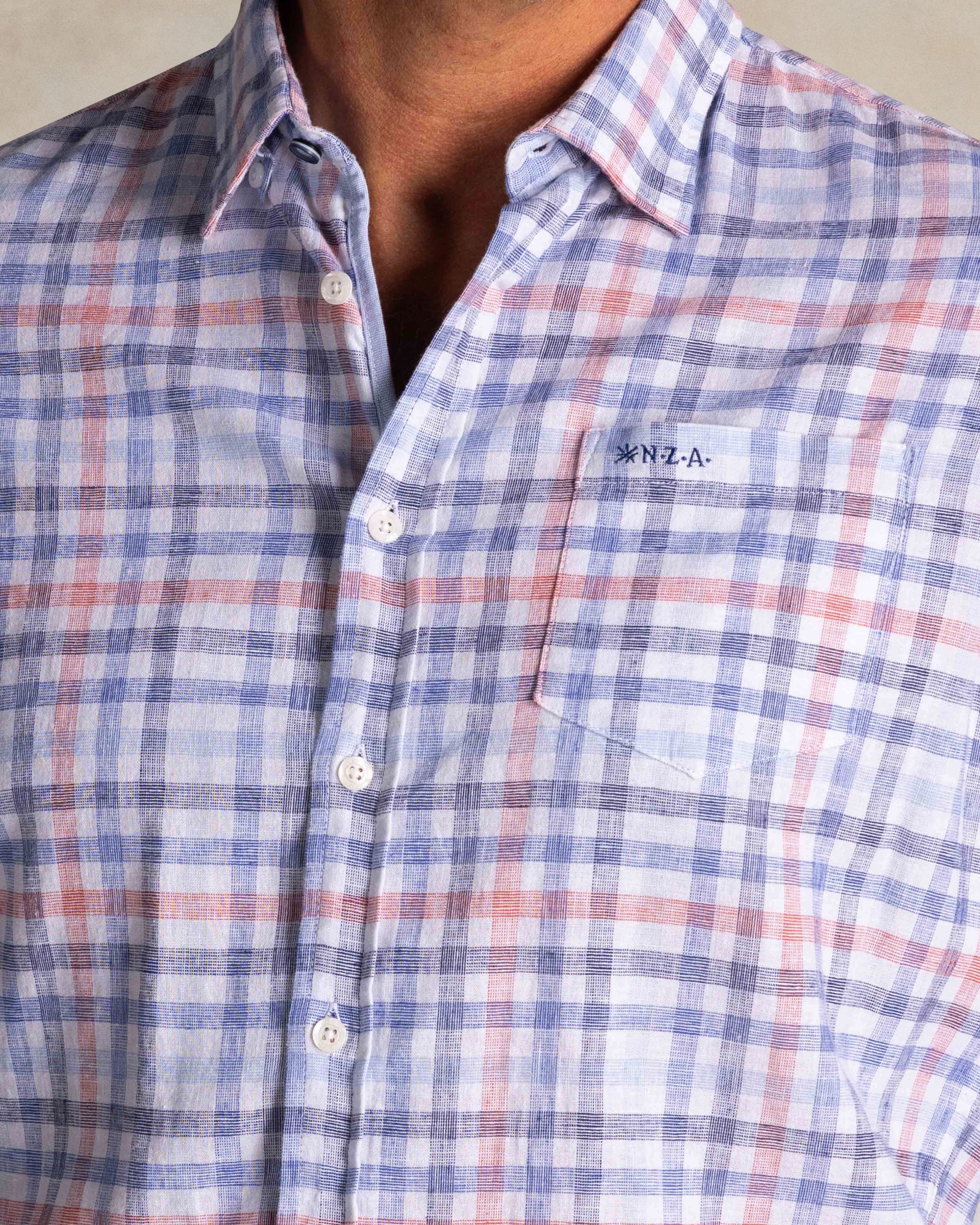 Blaues leinenmisch-geblümtes hemd Blaues leinenmisch-geblümtes hemd