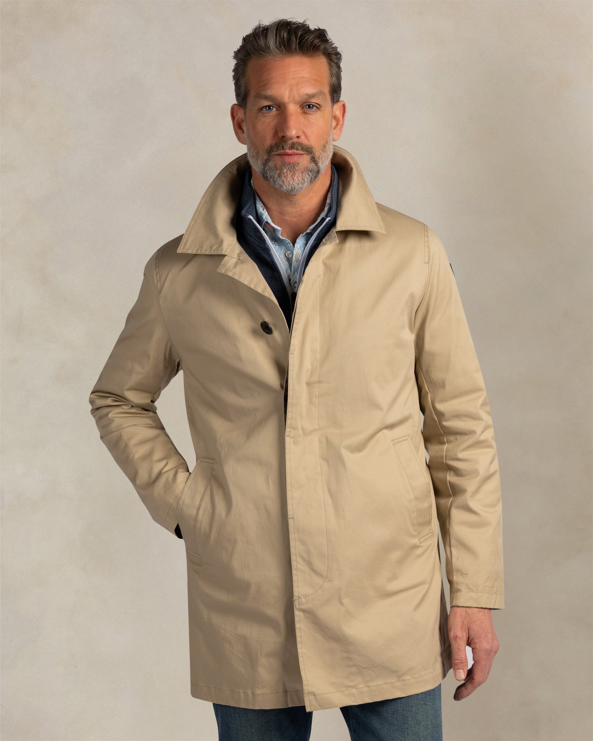 Ecru katoenen trenchcoat Ecru katoenen trenchcoat