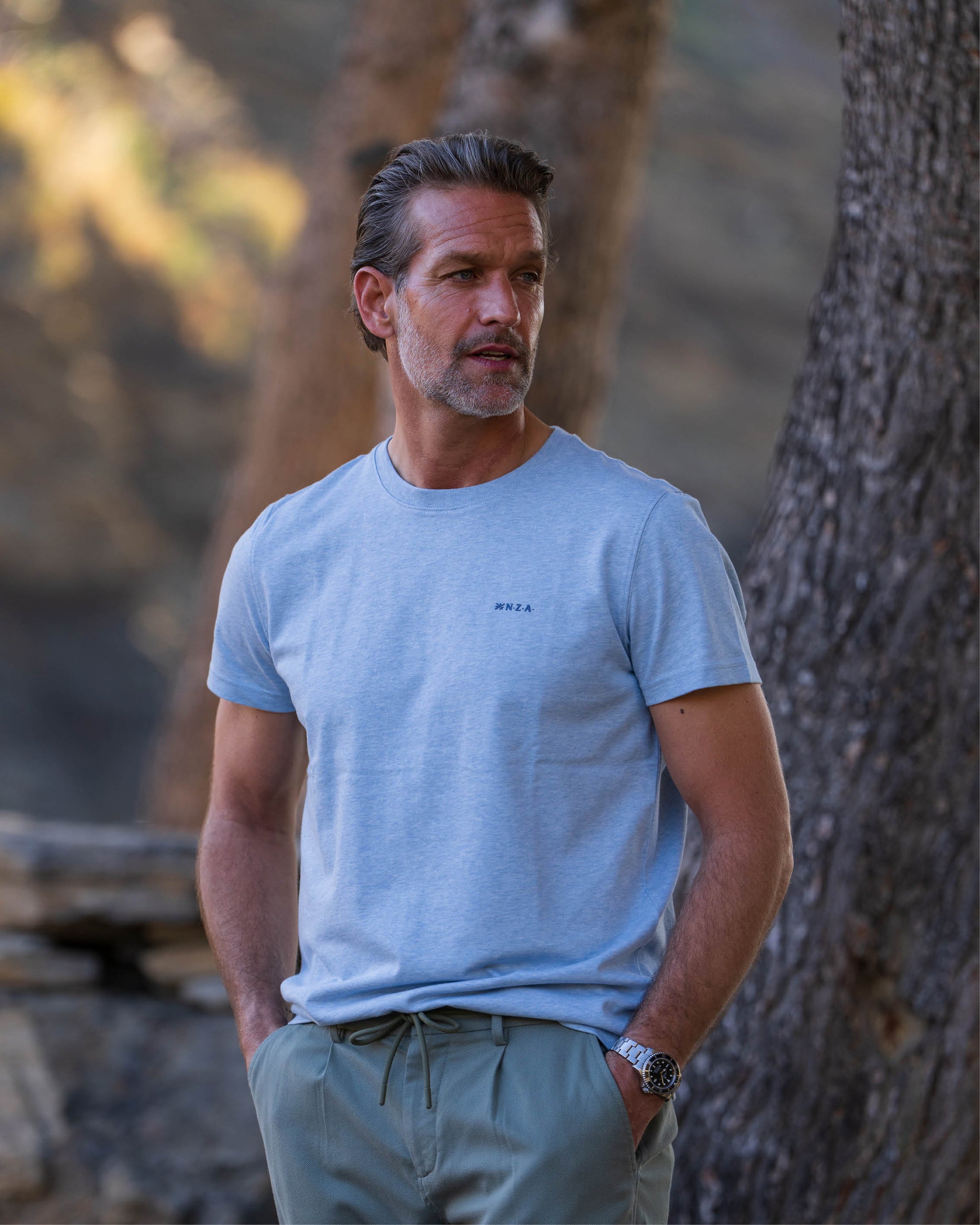 Licht blauw katoenen t-shirt Licht blauw katoenen t-shirt