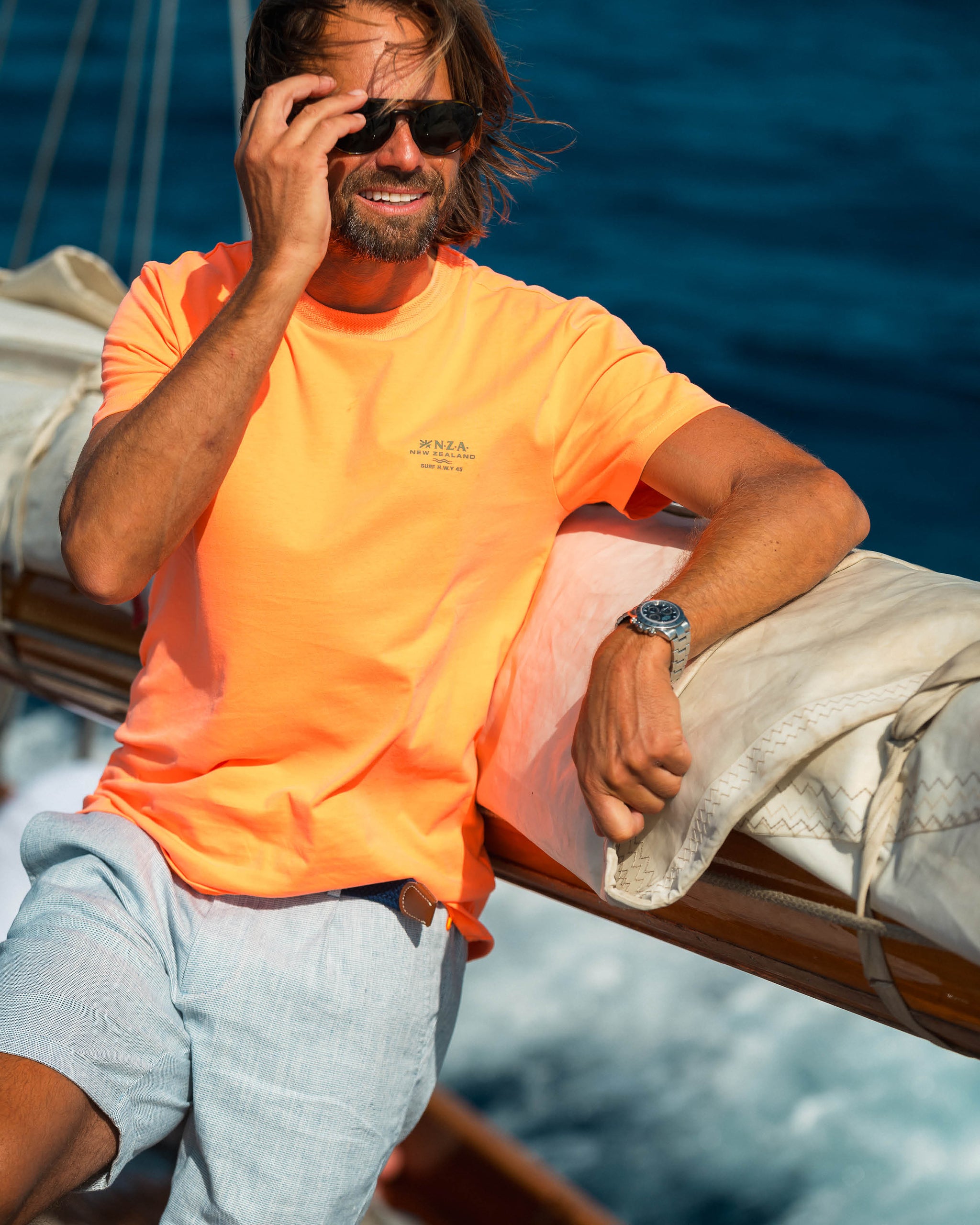 Lichtblauwe chino shorts van katoen met linnen en tencel Lichtblauwe chino shorts van katoen met linnen en tencel