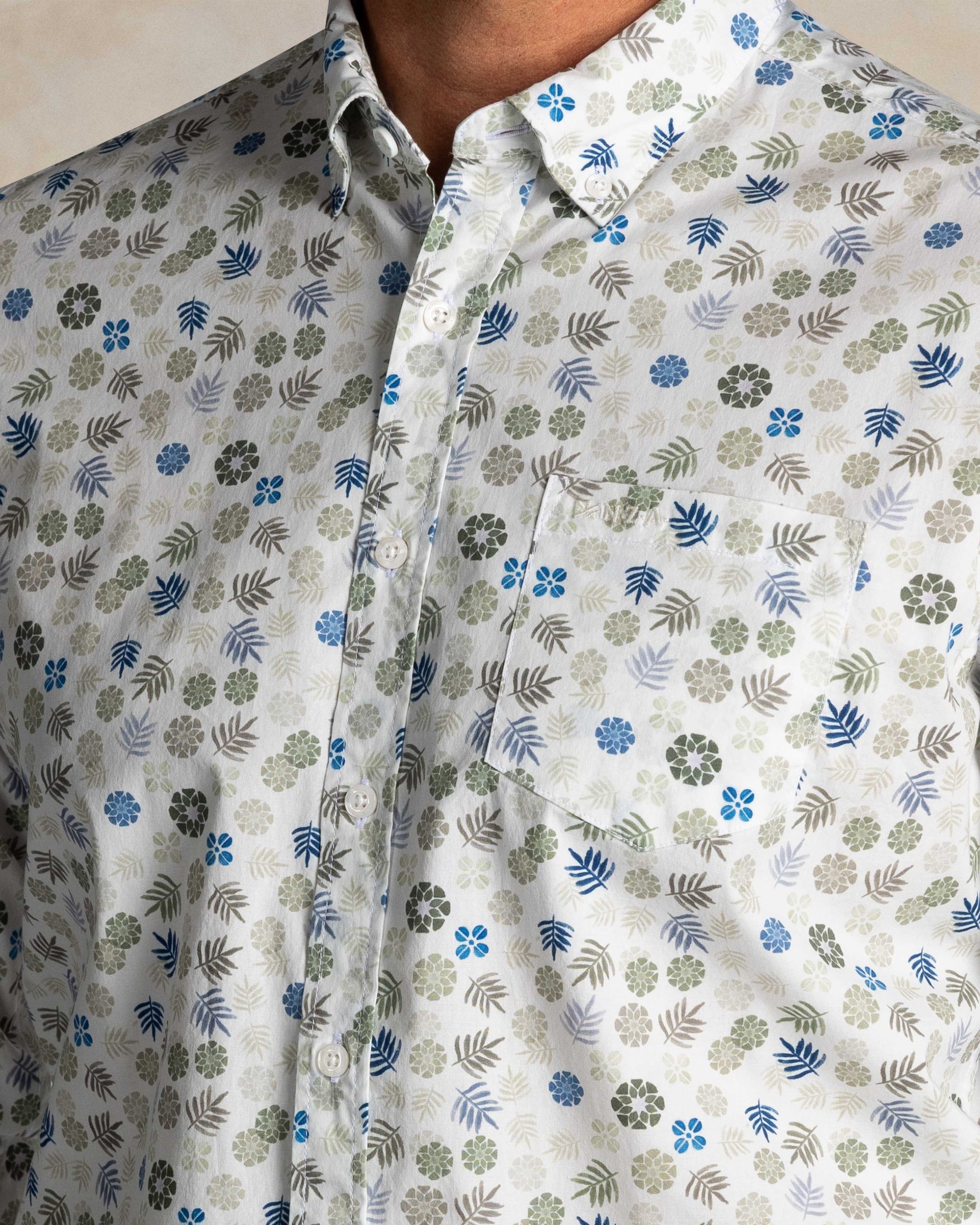 Ecru geblümtes Stretchhemd aus Baumwolle Ecru geblümtes Stretchhemd aus Baumwolle