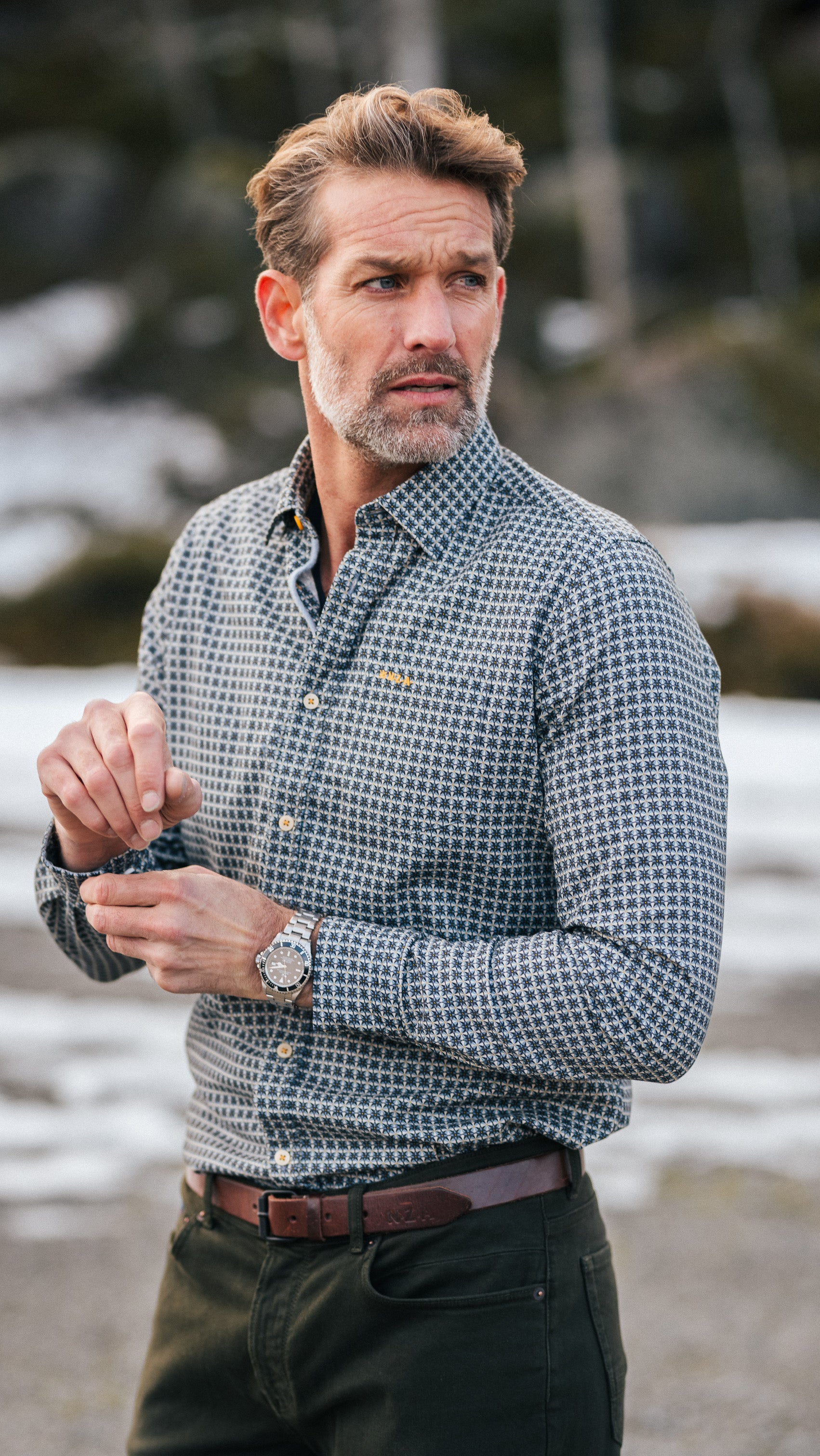 Beige overhemd met blauw motief - Chestnut Beige overhemd met blauw motief - Chestnut