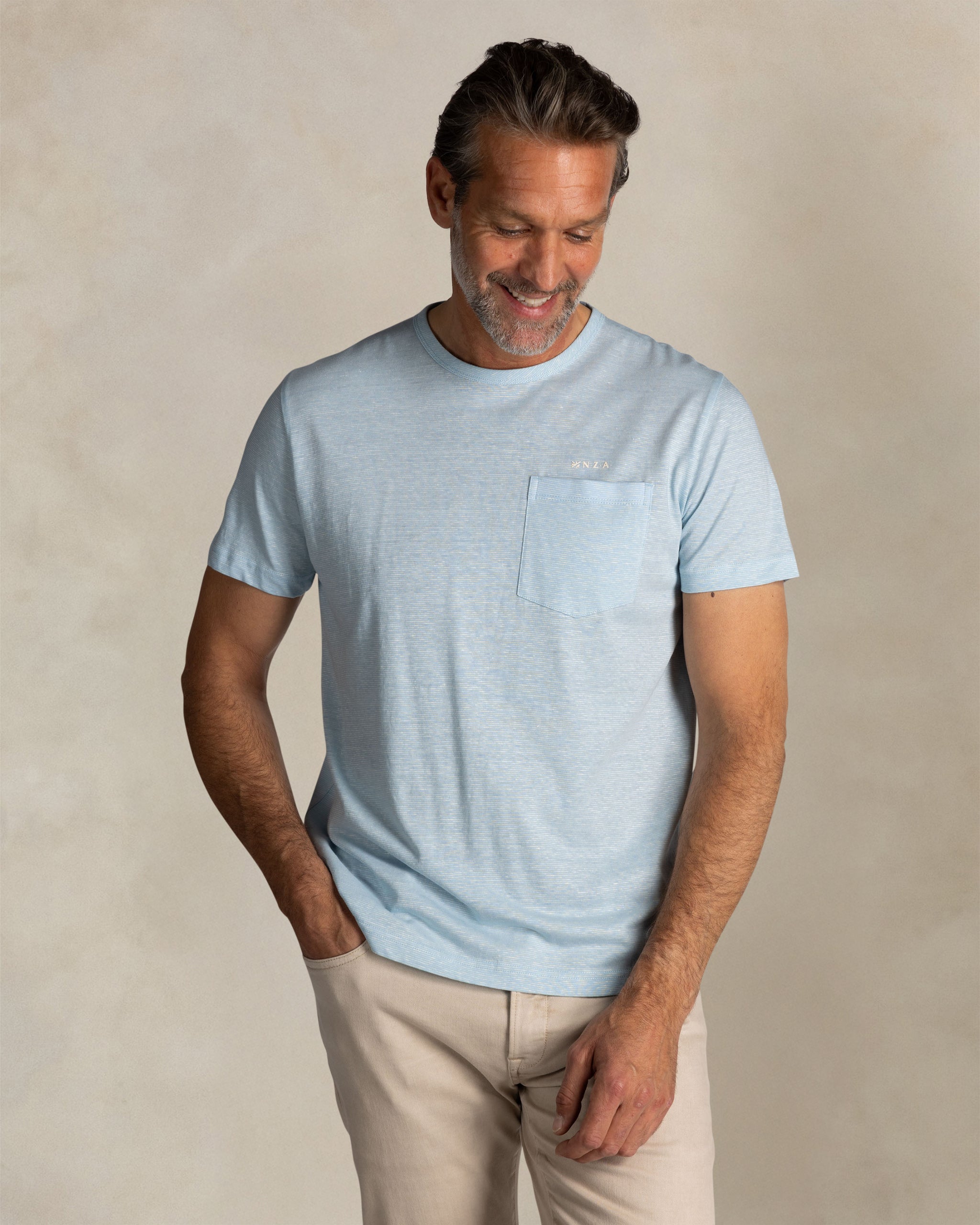 Blauw linnen T-shirt met ronde hals Blauw linnen T-shirt met ronde hals