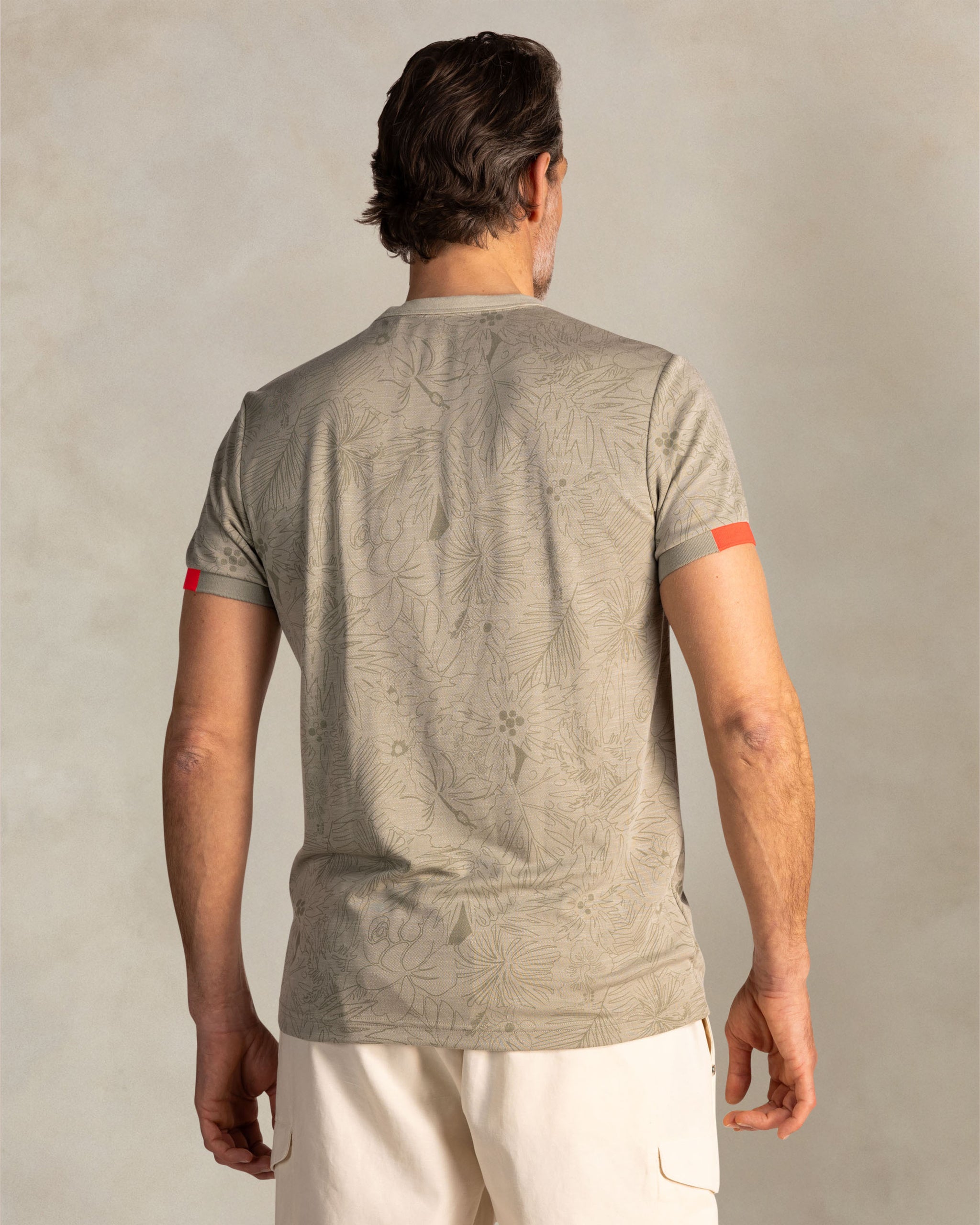 Green round-neck T-shirt with leaf print Green round-neck T-shirt with leaf print