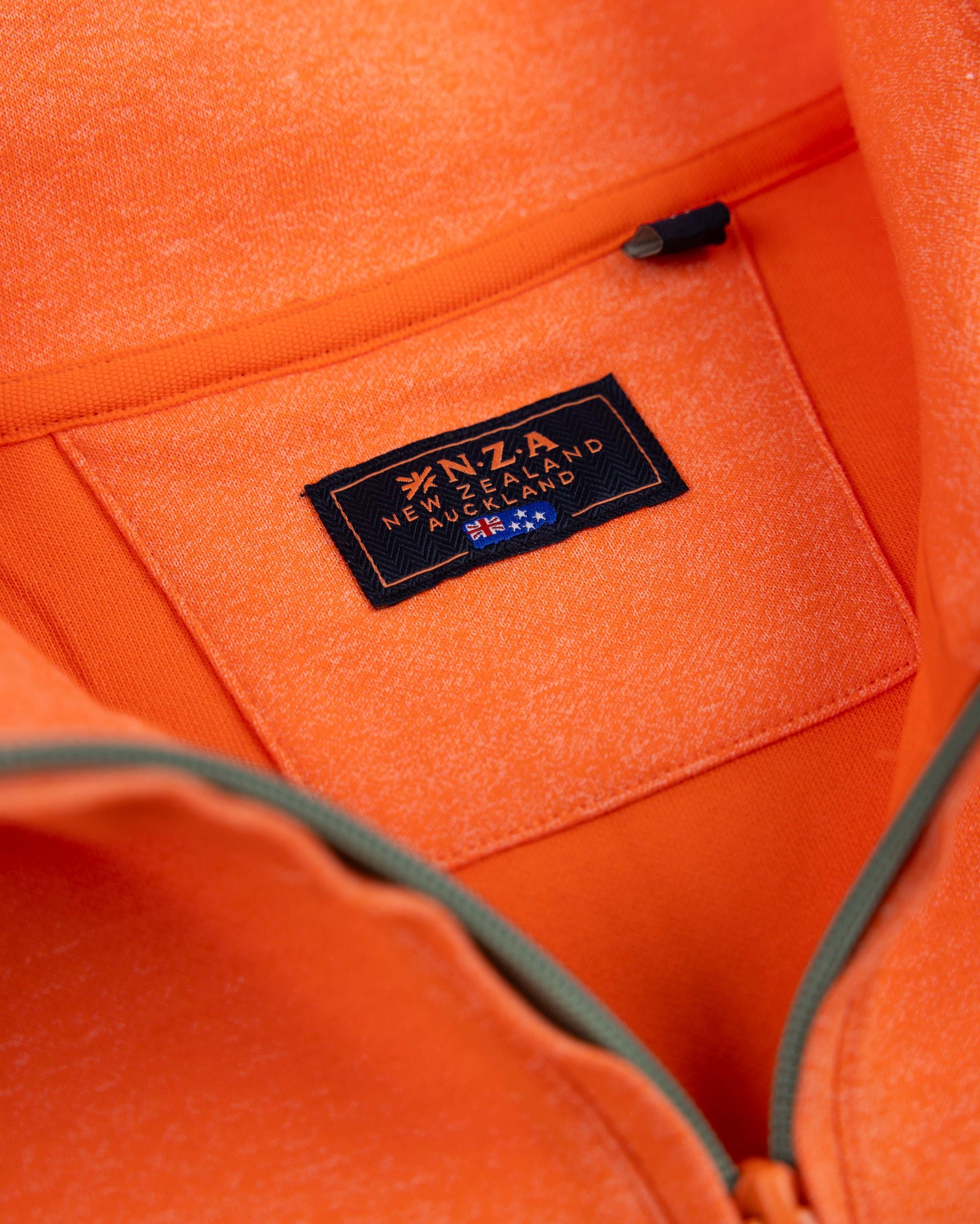 Oranje trui met halve rits Oranje trui met halve rits