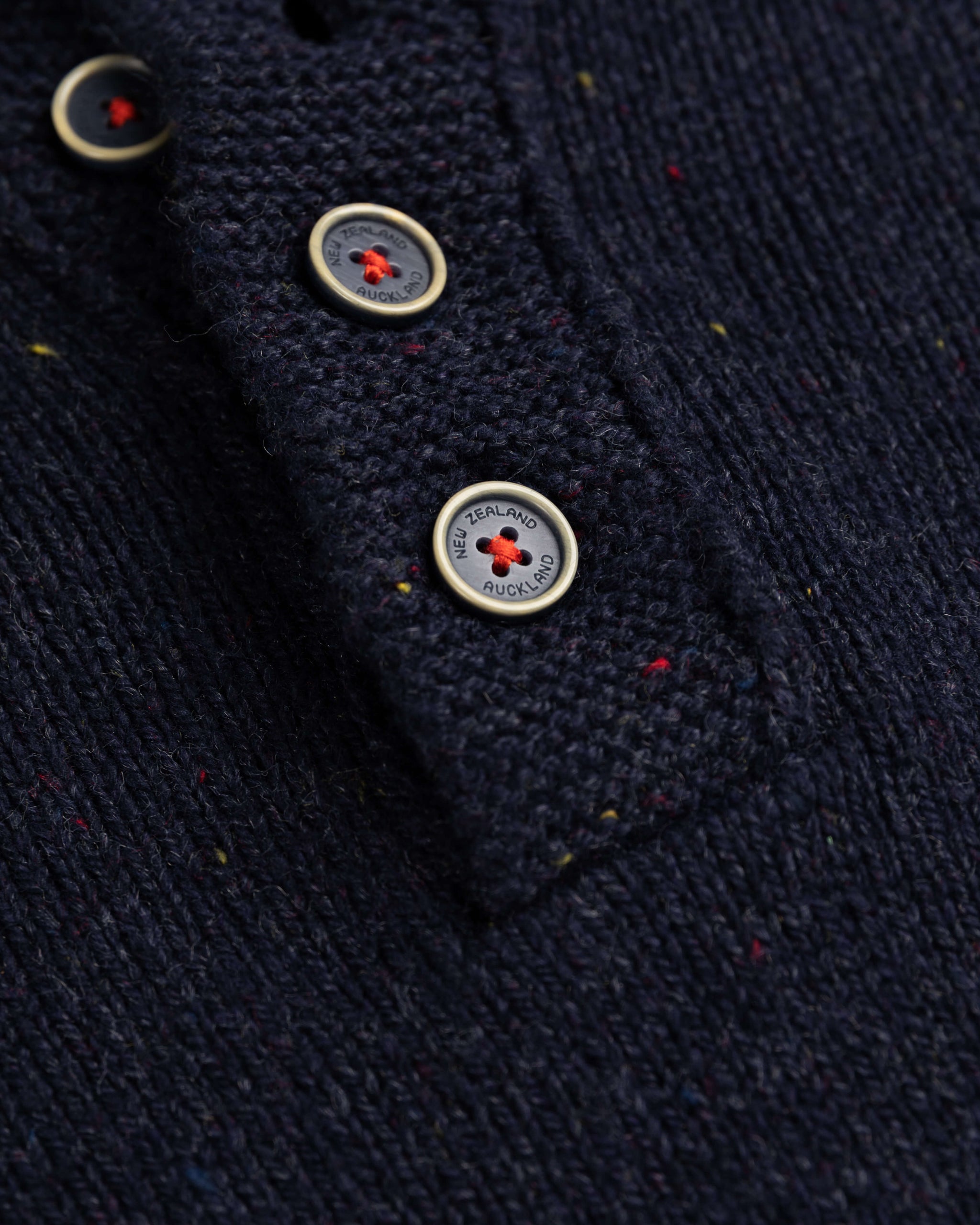 Effen trui met knopen Brownlee - Ink Navy Effen trui met knopen Brownlee - Ink Navy