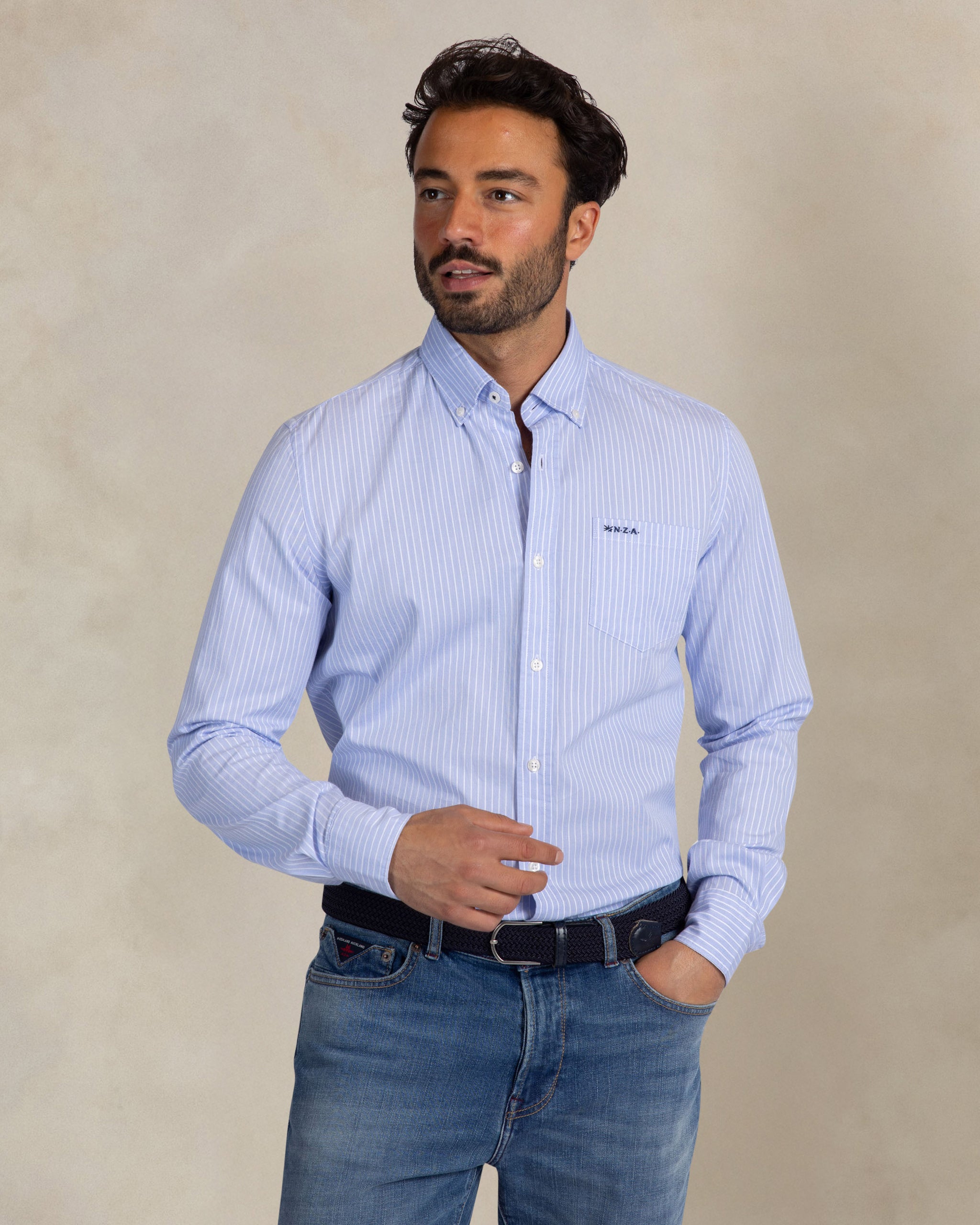 Camisa de algodón con rayas azul claro Camisa de algodón con rayas azul claro