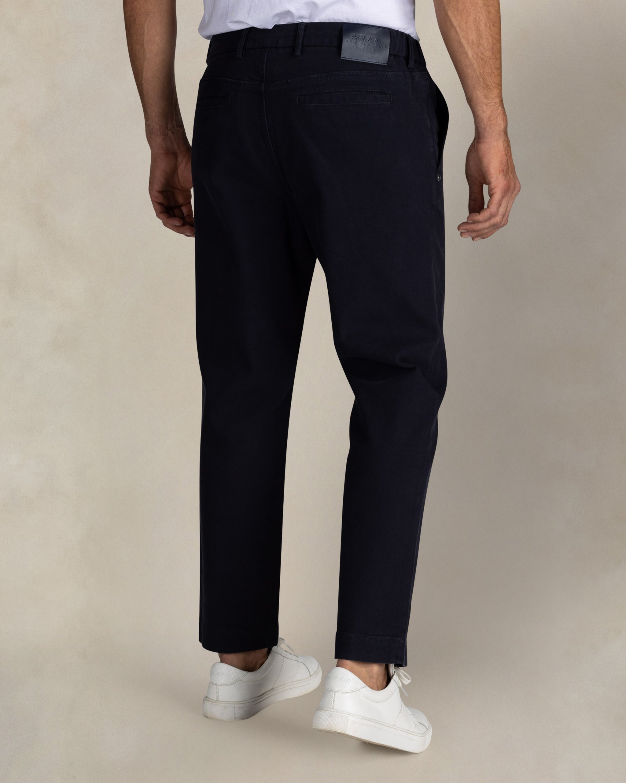 Pantalón azul de algodón elástico Pantalón azul de algodón elástico