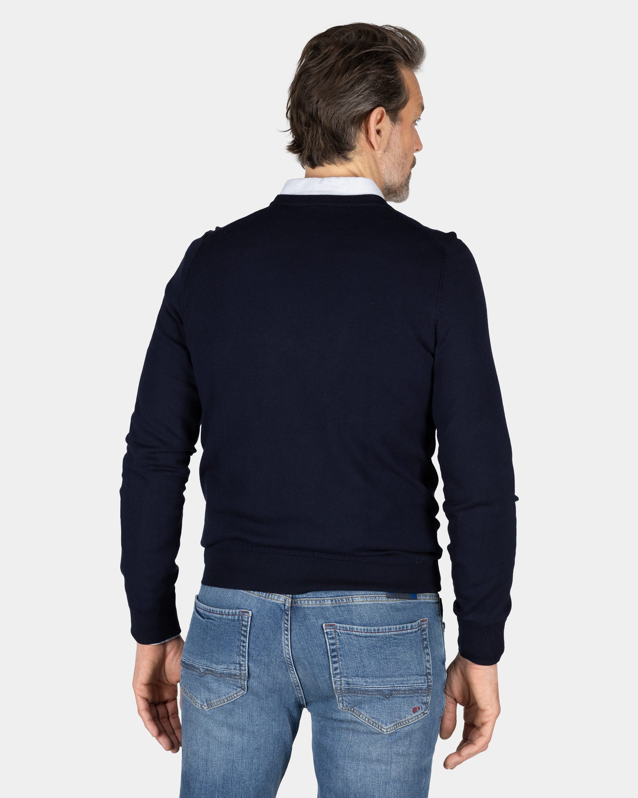 Navy pullover with round neck Navy pullover with round neck