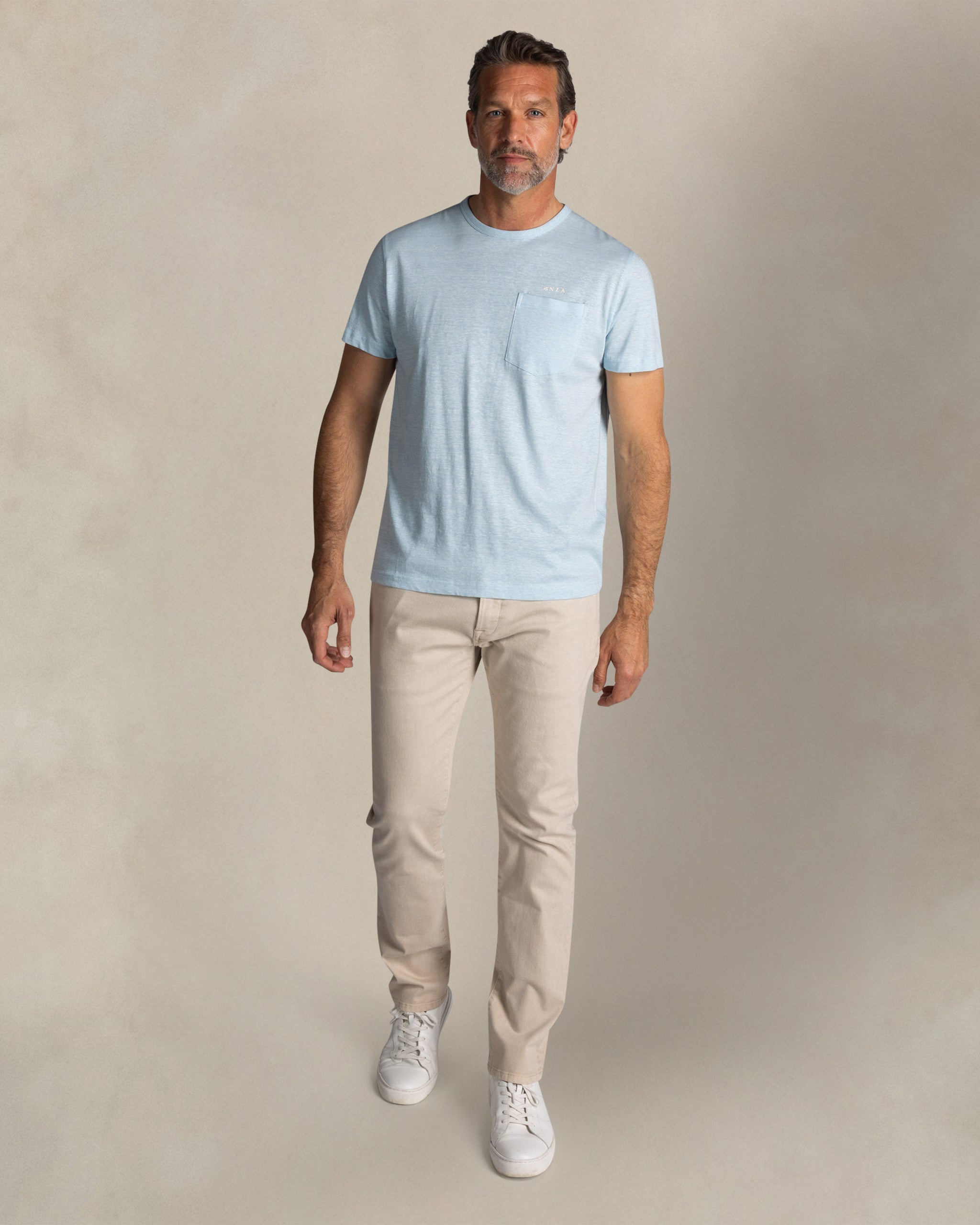 Camiseta de lino azul con cuello redondo Camiseta de lino azul con cuello redondo