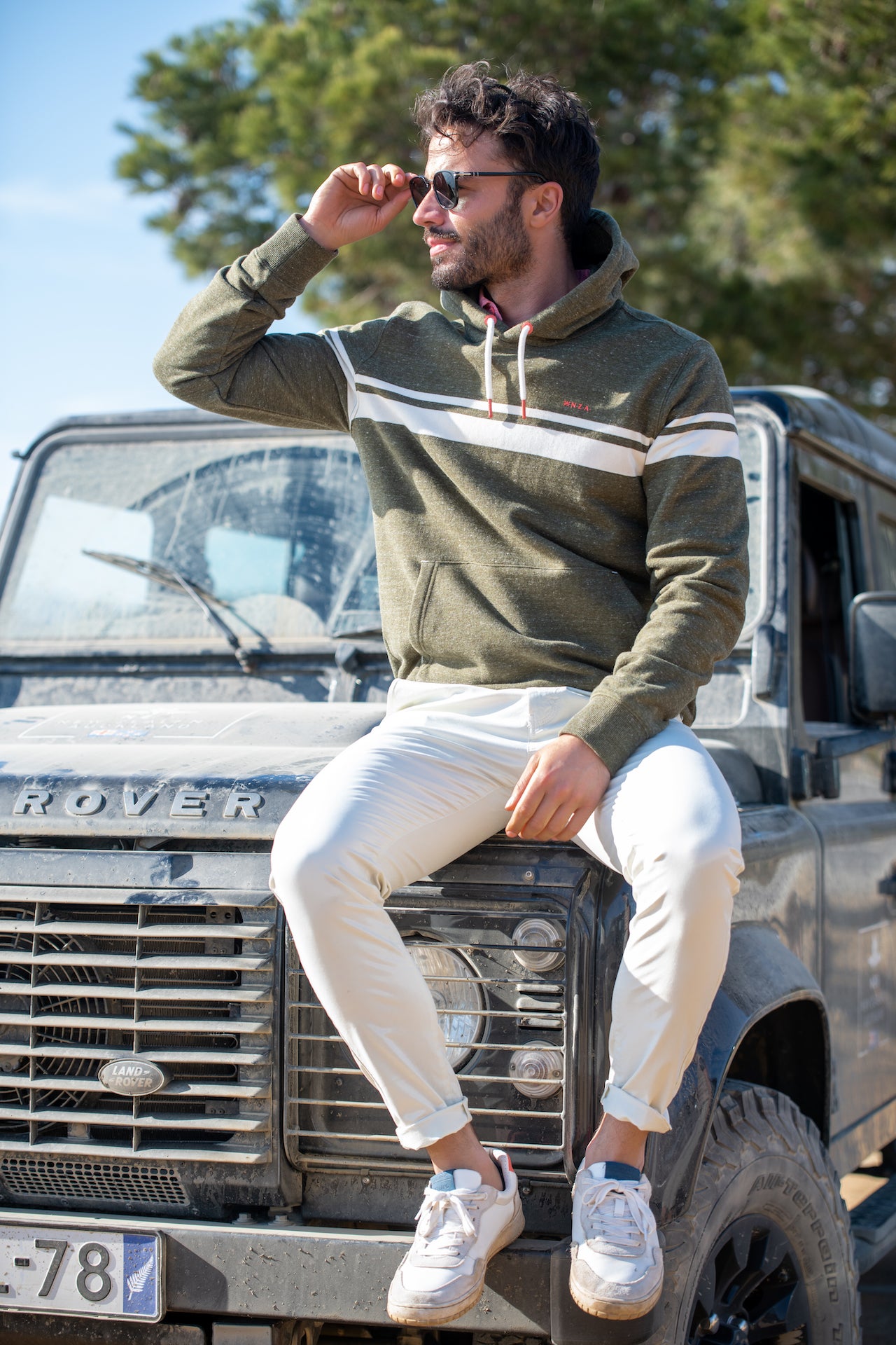 Groene hoodie met witte streep - Jacket Army Groene hoodie met witte streep - Jacket Army