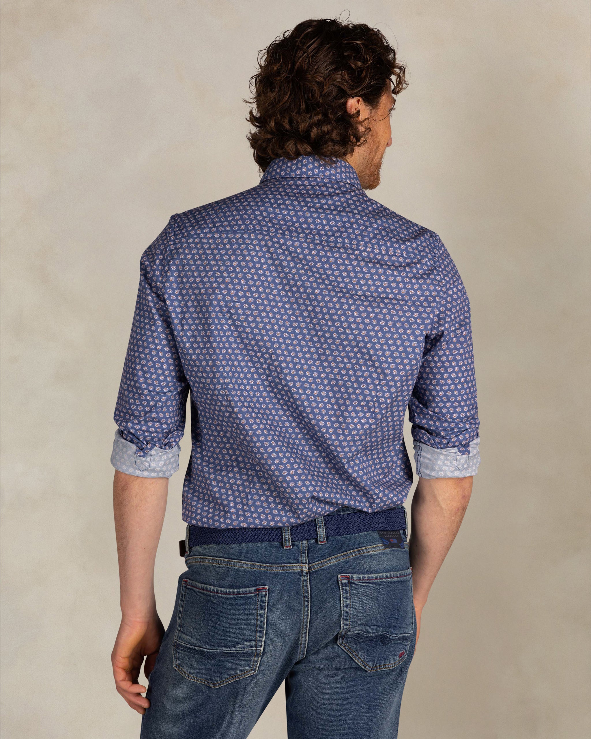 Camisa azul de algodón elástico Camisa azul de algodón elástico