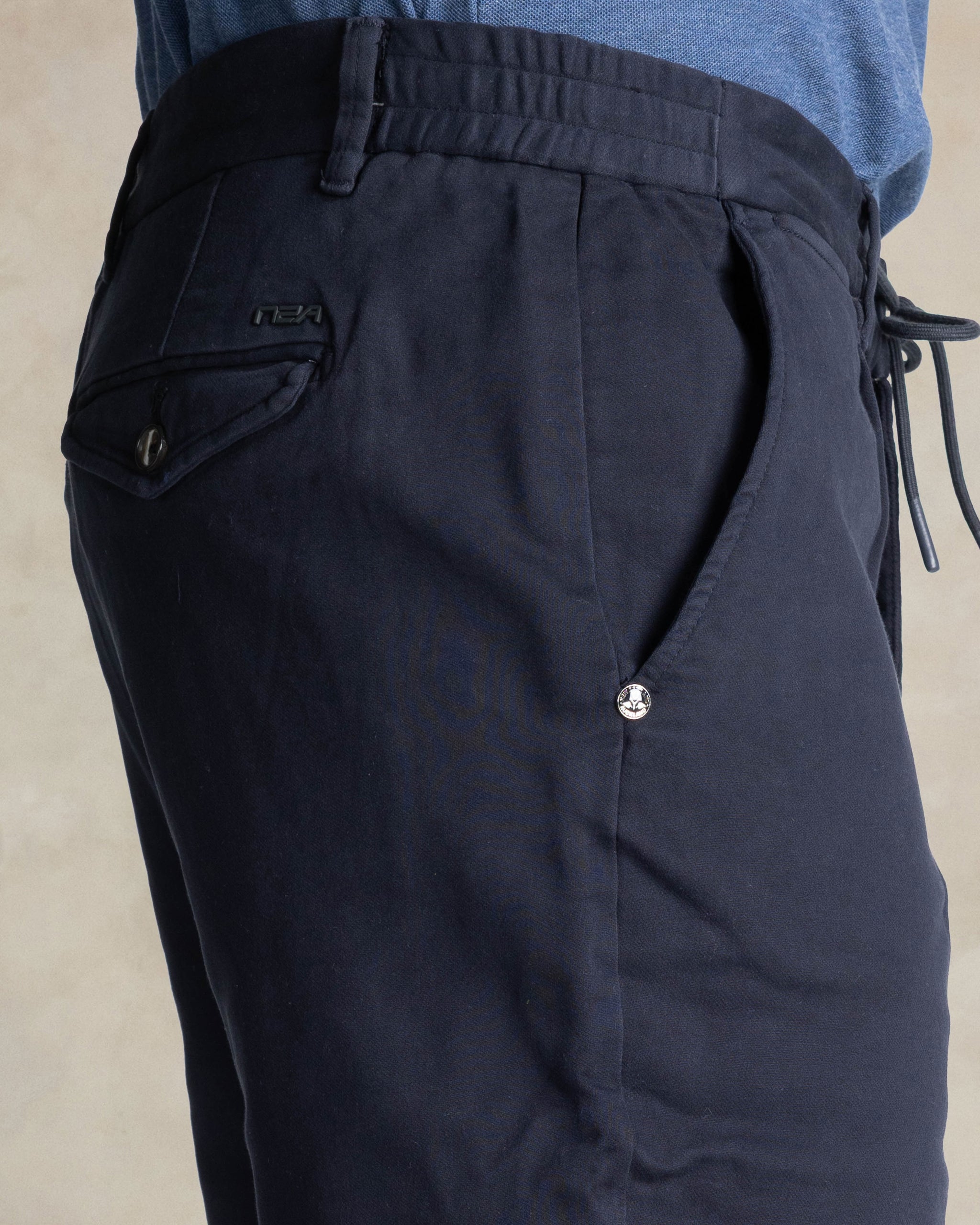 Blaue Baumwoll-Stretchhose Blaue Baumwoll-Stretchhose