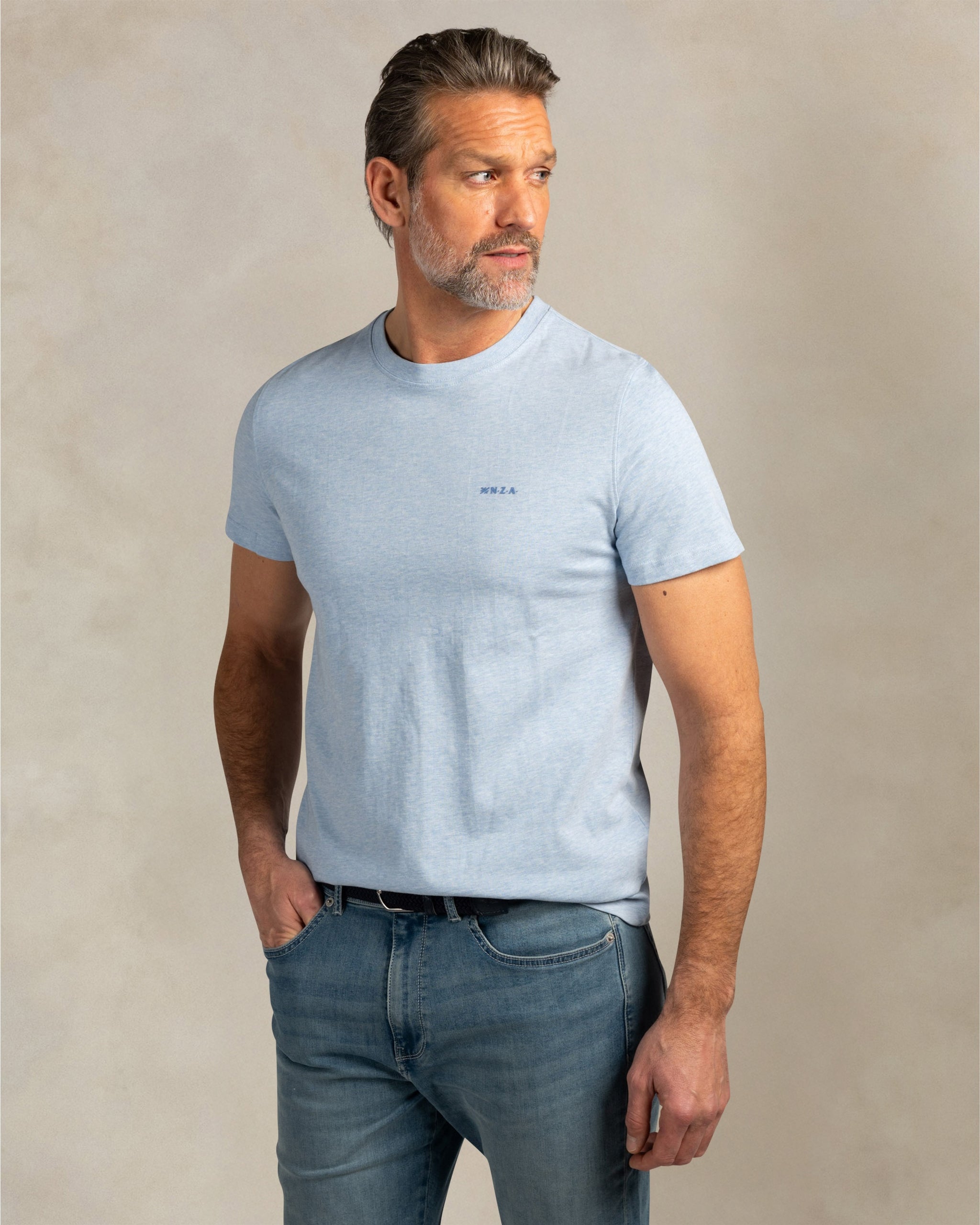 Licht blauw katoenen t-shirt Licht blauw katoenen t-shirt