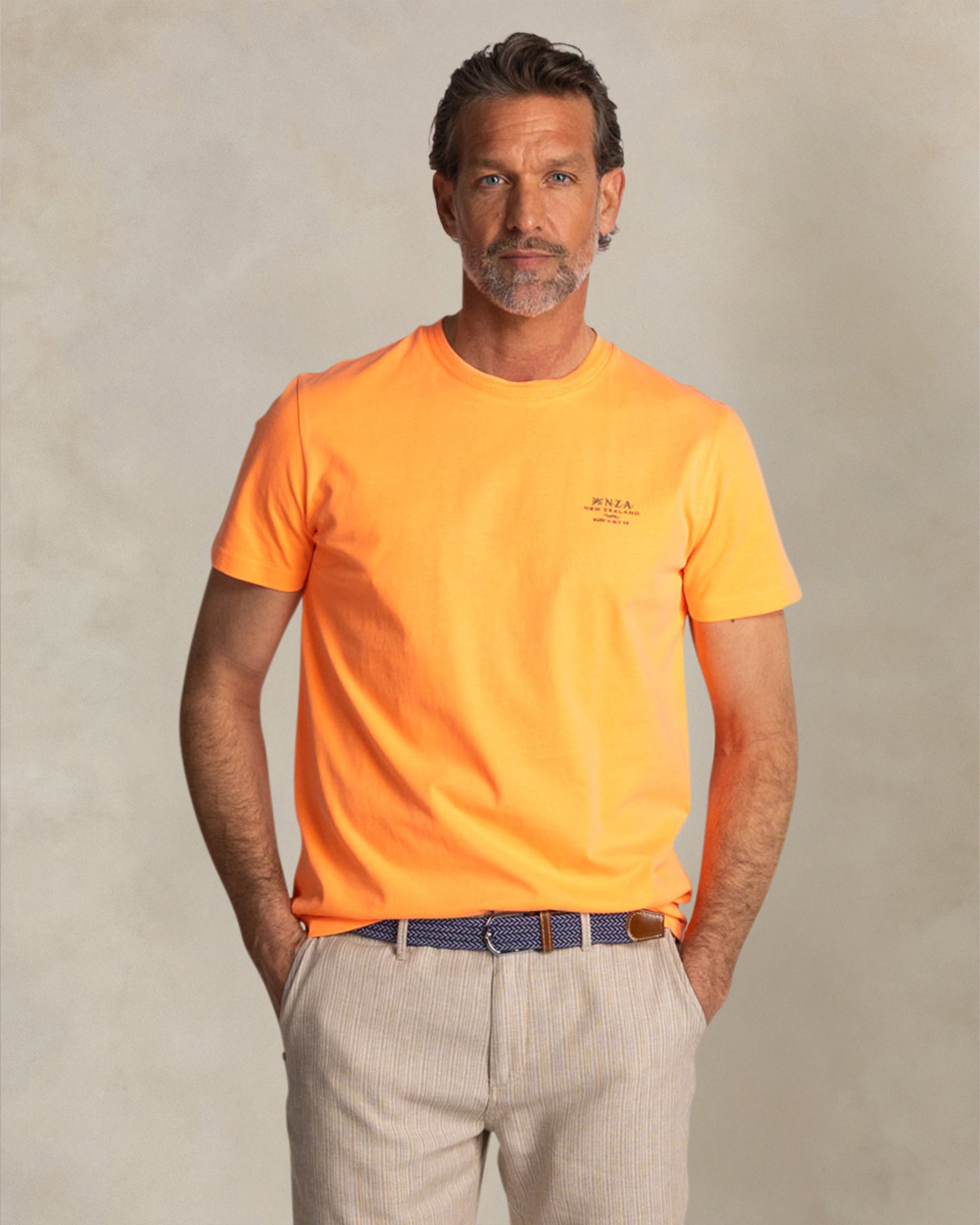 Camiseta lisa naranja de algodón con cuello redondo Camiseta lisa naranja de algodón con cuello redondo