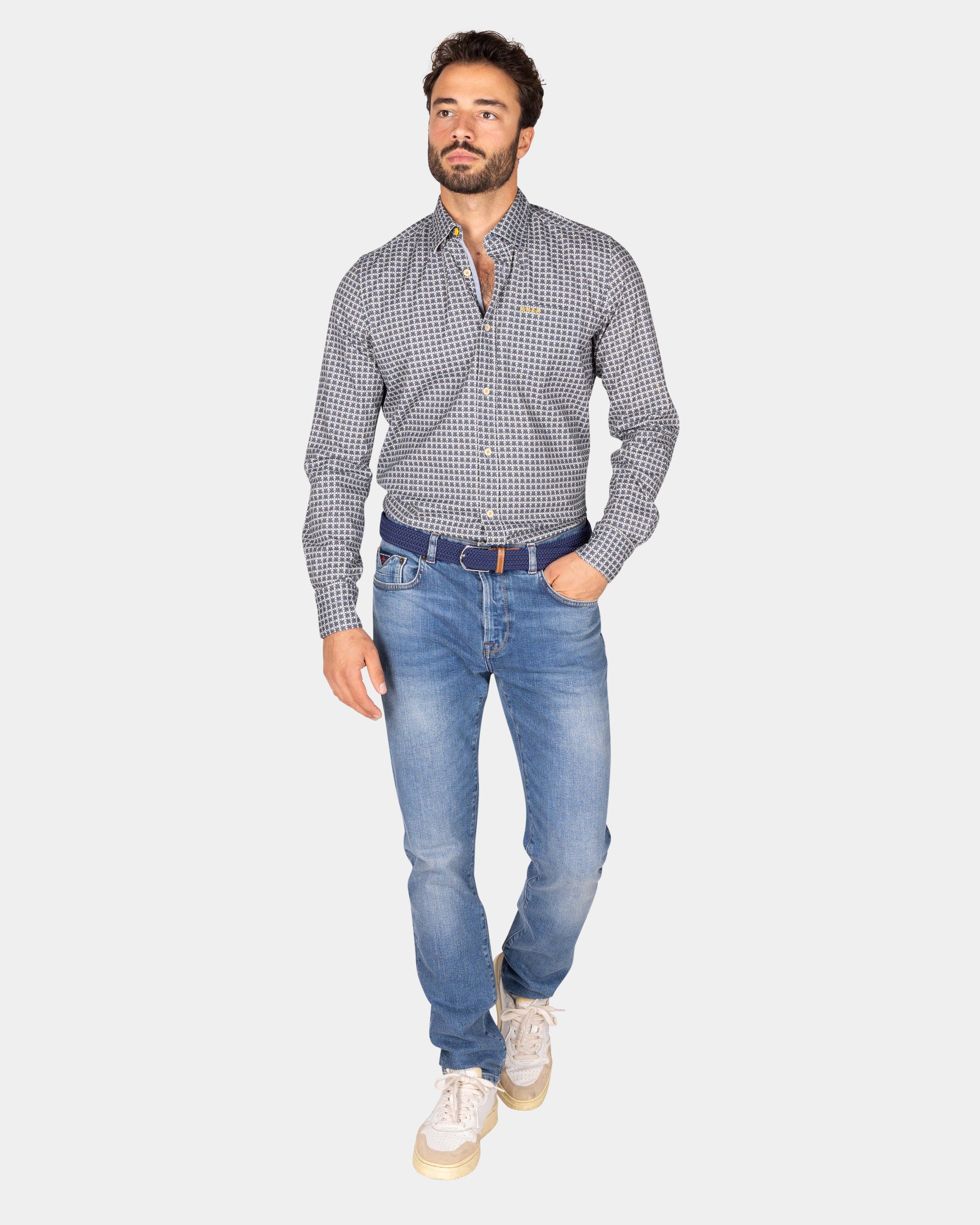 Beige overhemd met blauw motief - Chestnut Beige overhemd met blauw motief - Chestnut