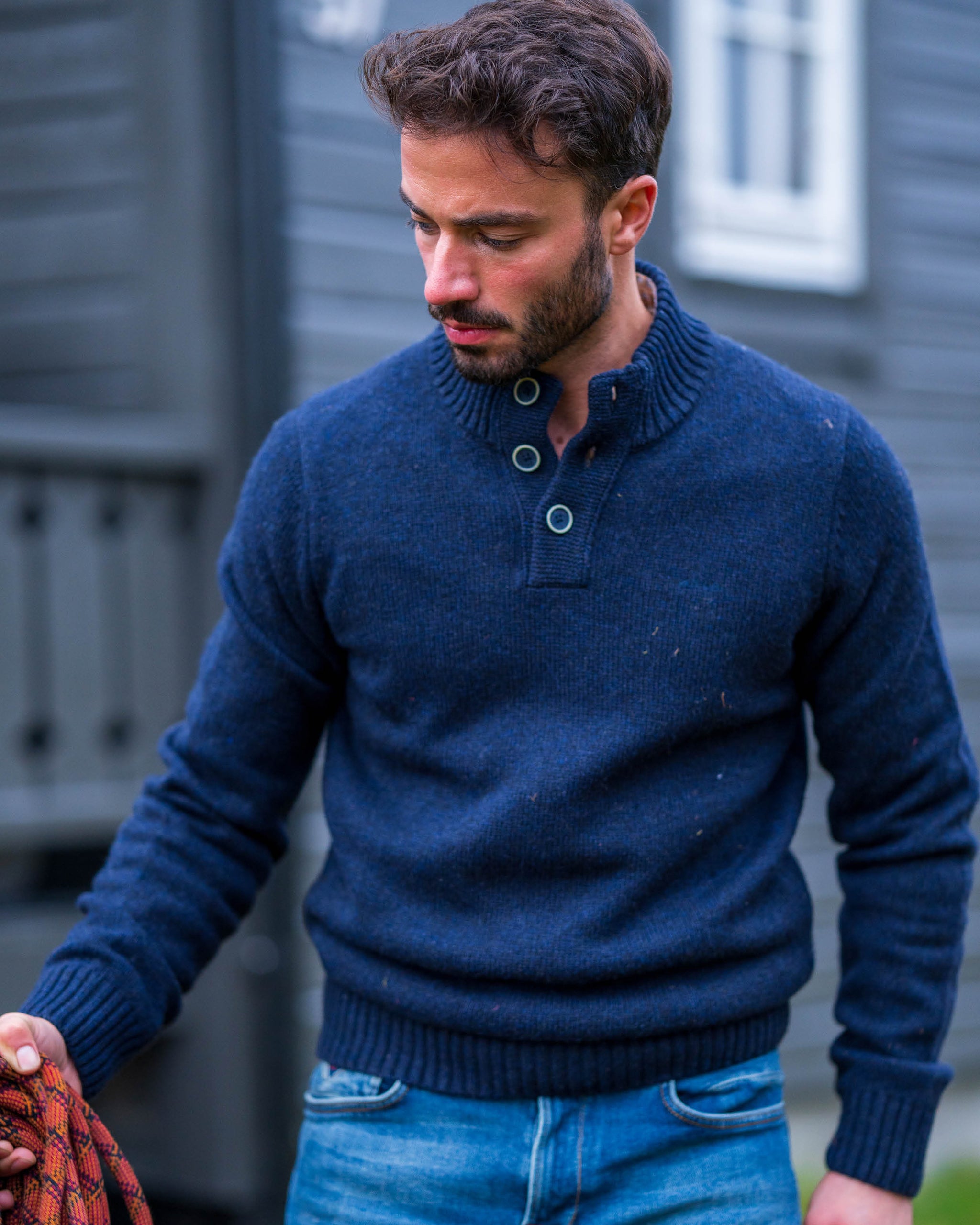 Bleu pull à col boutonné Bleu pull à col boutonné