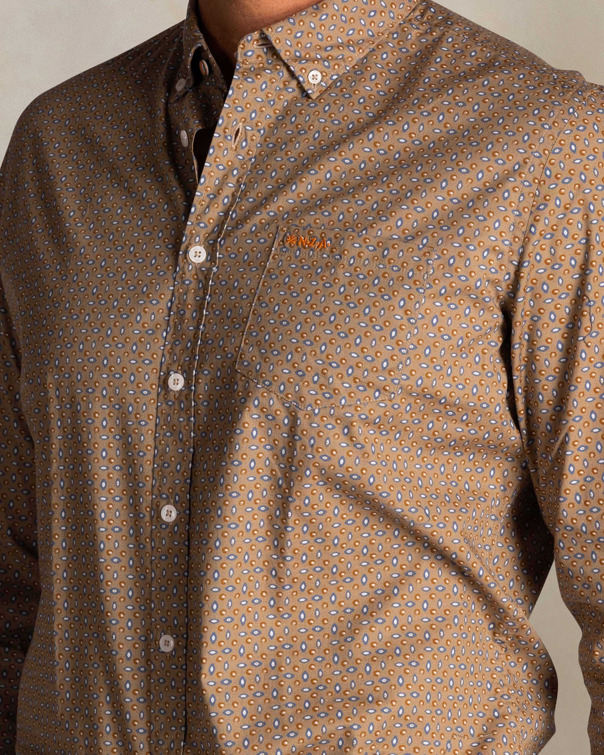 Ecru Baumwollhemd mit Print Ecru Baumwollhemd mit Print