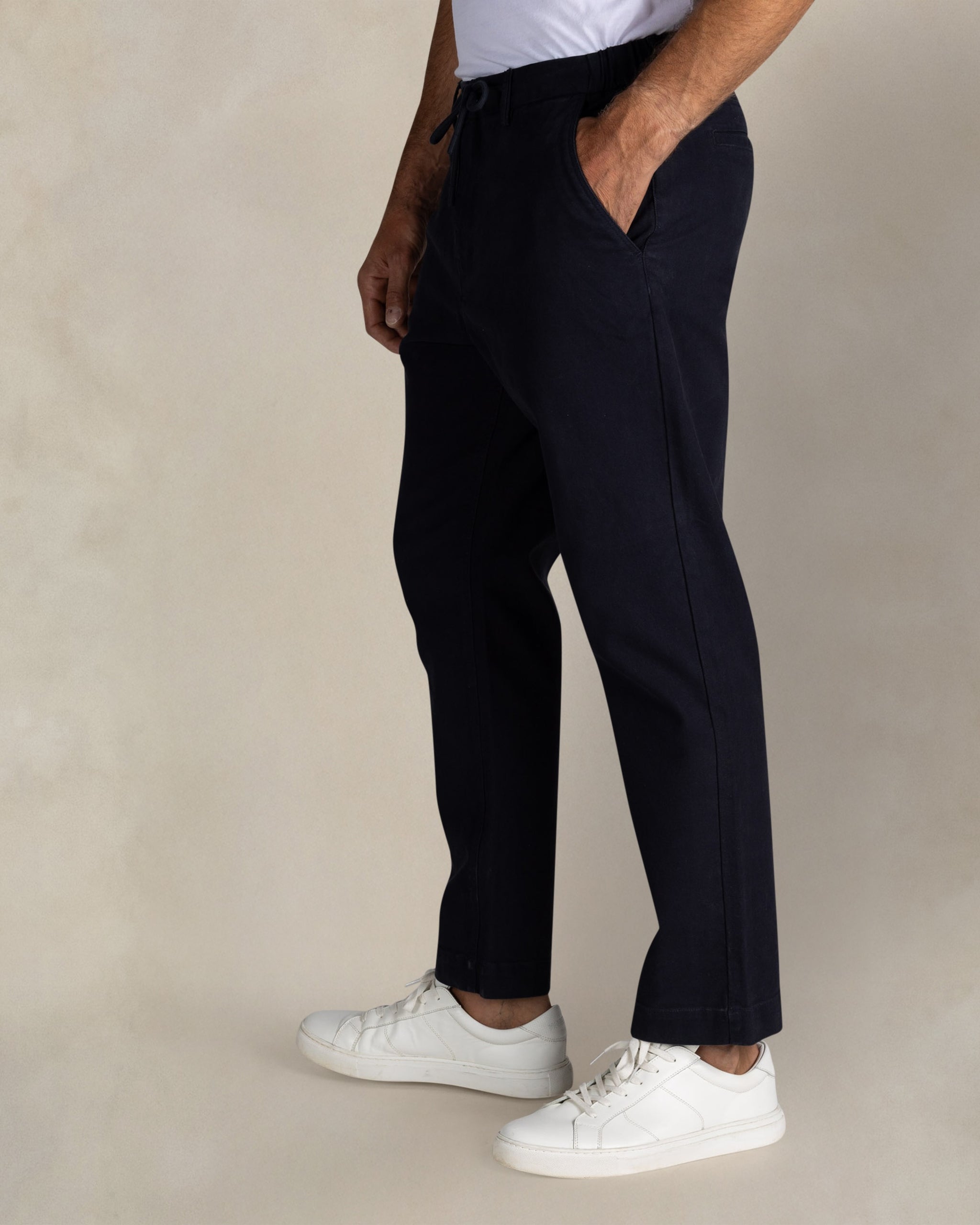 Pantalón azul de algodón elástico Pantalón azul de algodón elástico