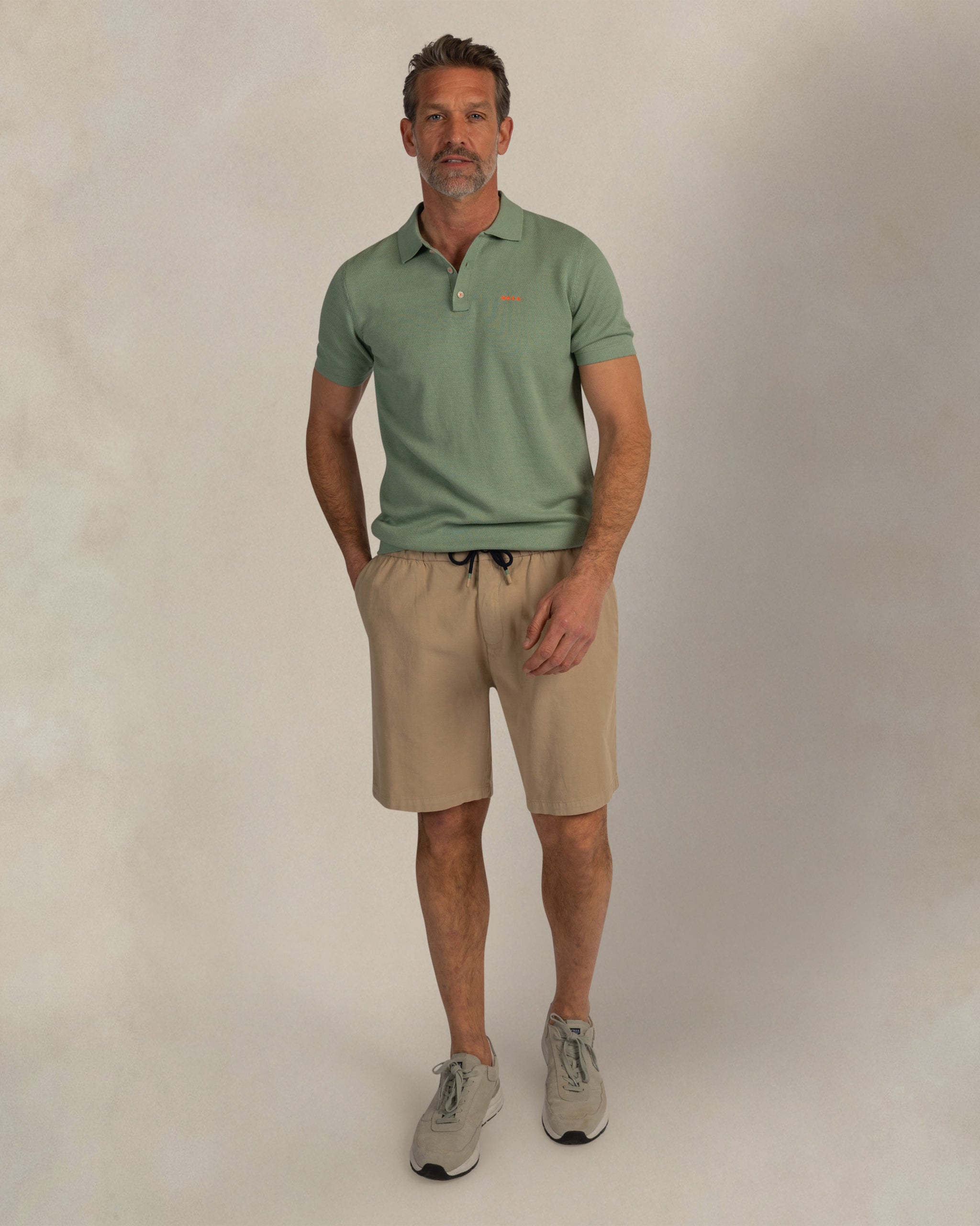 Groene gebreide polo katoen linnen Groene gebreide polo katoen linnen