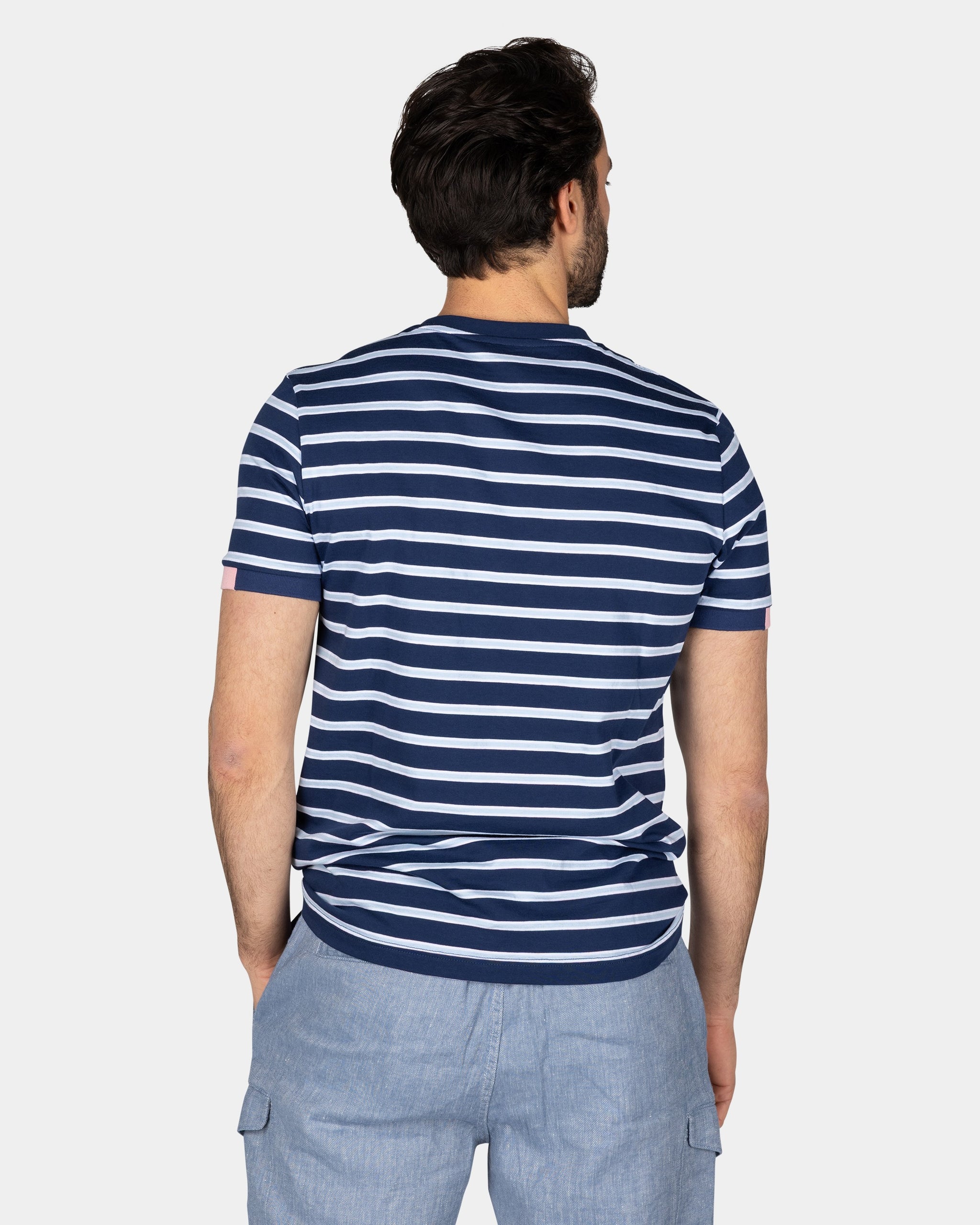 Blauw-wit gestreept katoenen t-shirt Blauw-wit gestreept katoenen t-shirt
