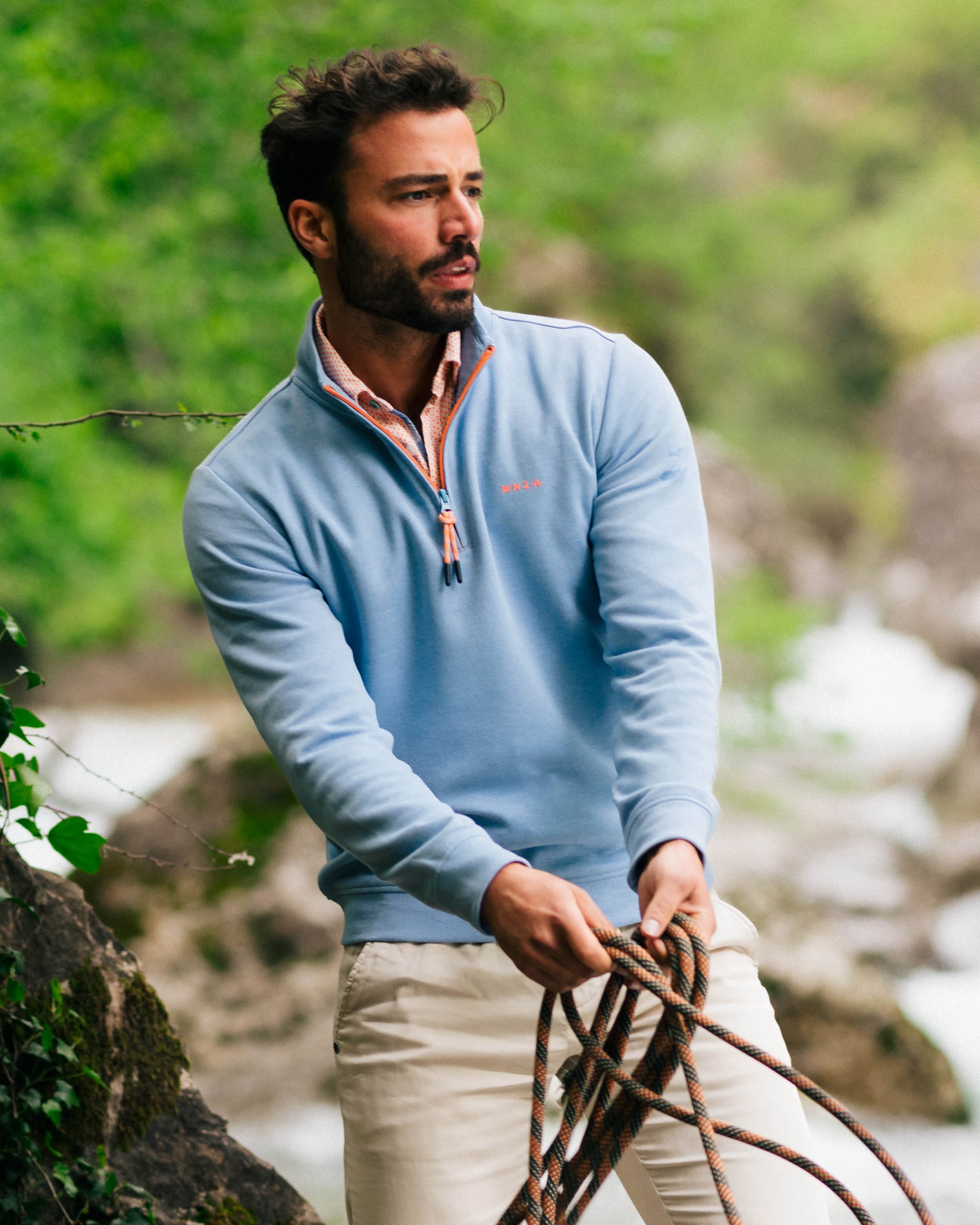 Blauwe trui met halve rits Blauwe trui met halve rits