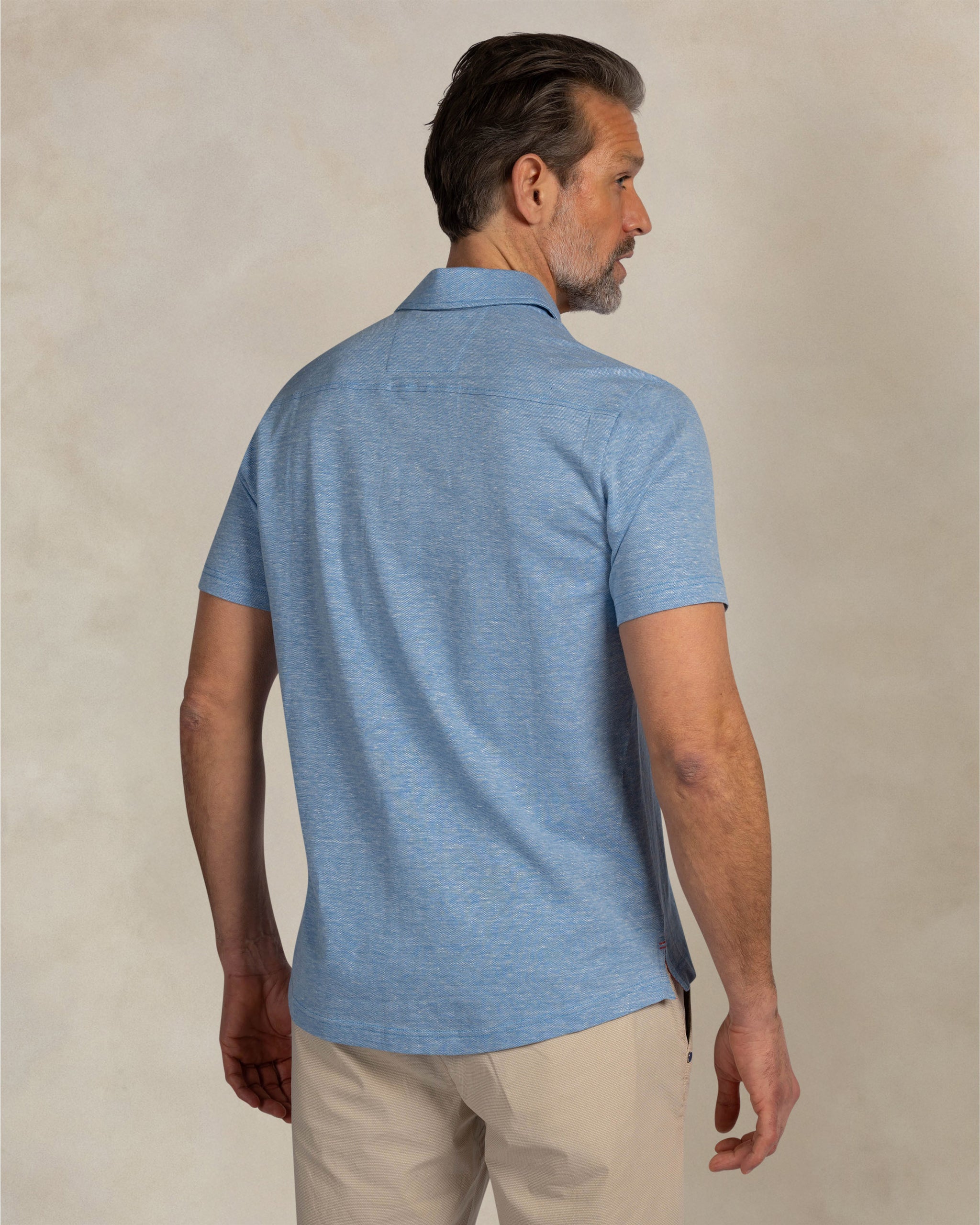 Camisa de lino azul claro de manga corta Camisa de lino azul claro de manga corta