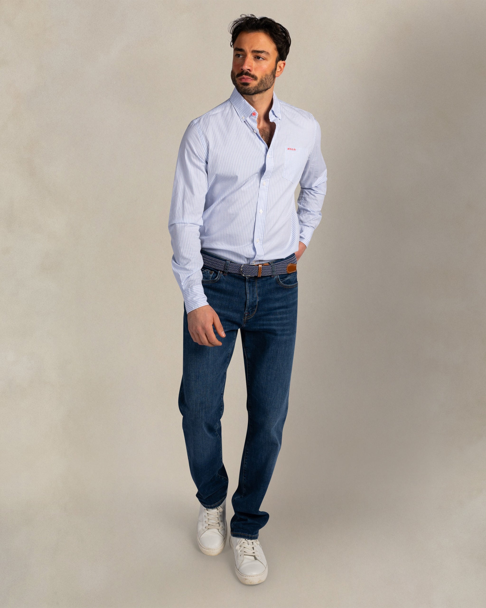 Lichtblauw overhemd met streep Lichtblauw overhemd met streep