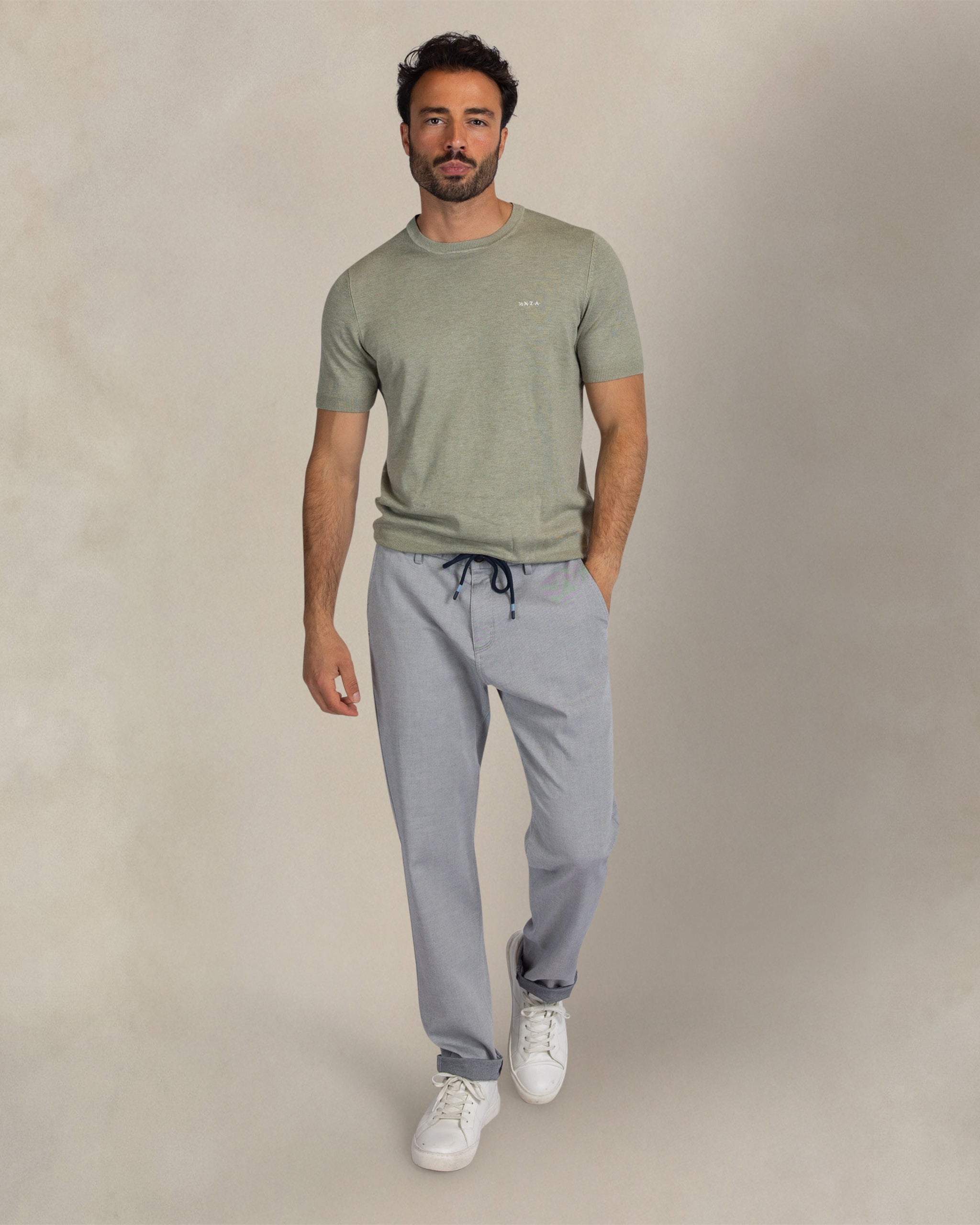 Grünes gestricktes Stretch-T-Shirt Grünes gestricktes Stretch-T-Shirt