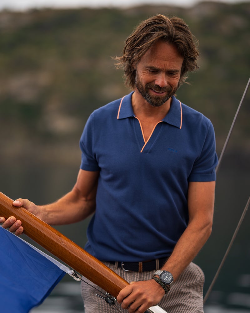 Polo de algodón tejido azul oscuro Polo de algodón tejido azul oscuro