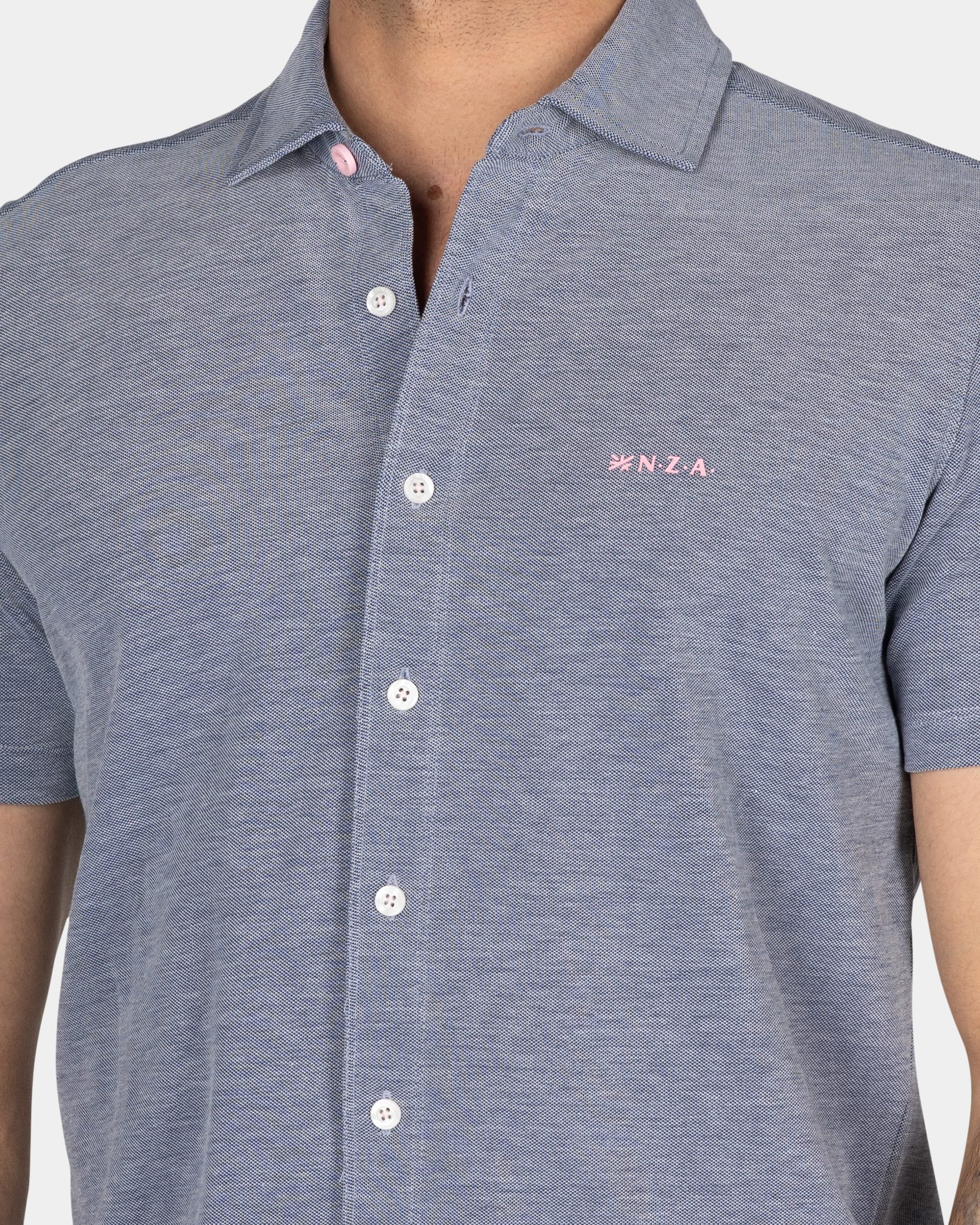 Blauw overhemd met korte mouw Blauw overhemd met korte mouw