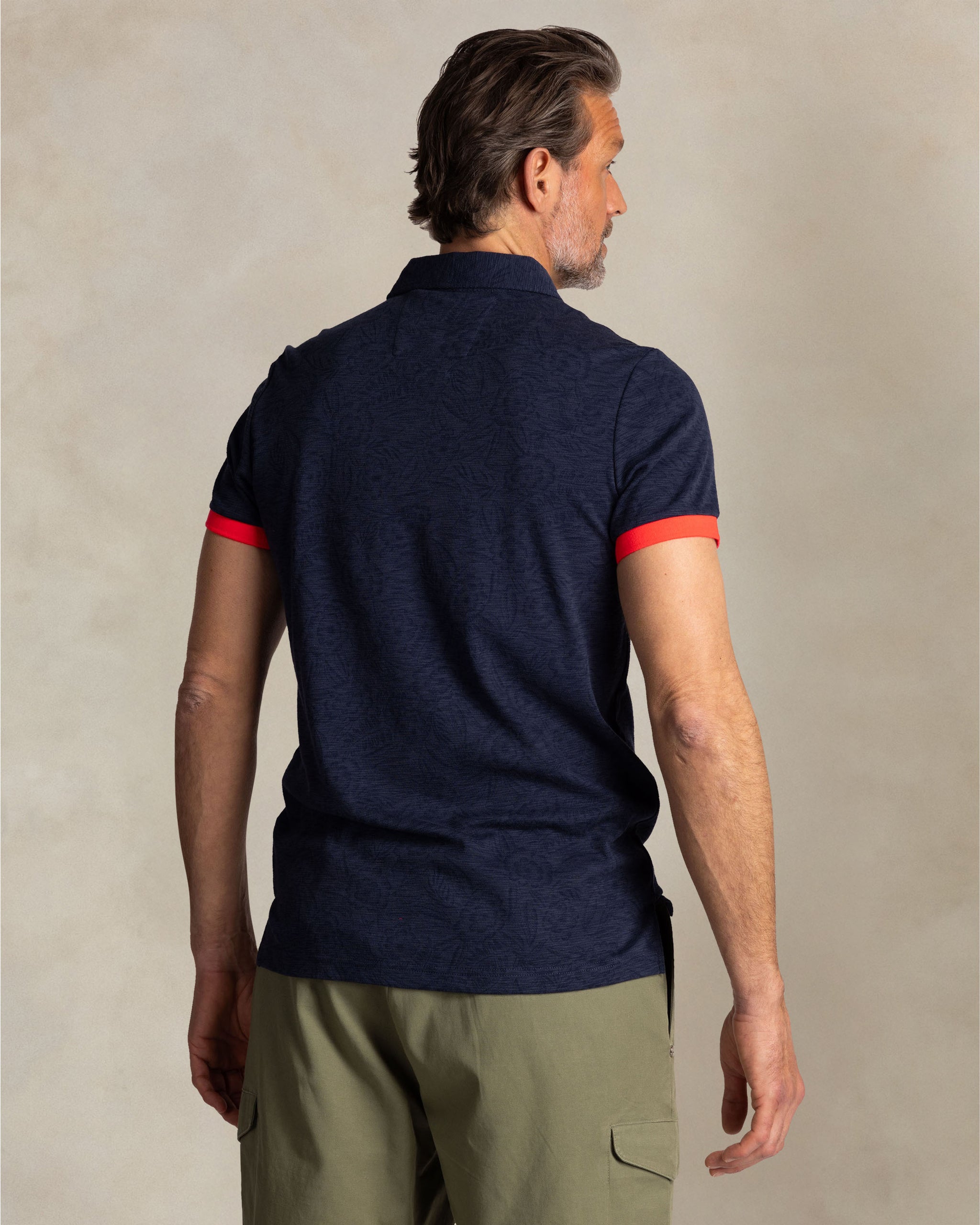 Polo navy avec imprimé de feuilles Polo navy avec imprimé de feuilles