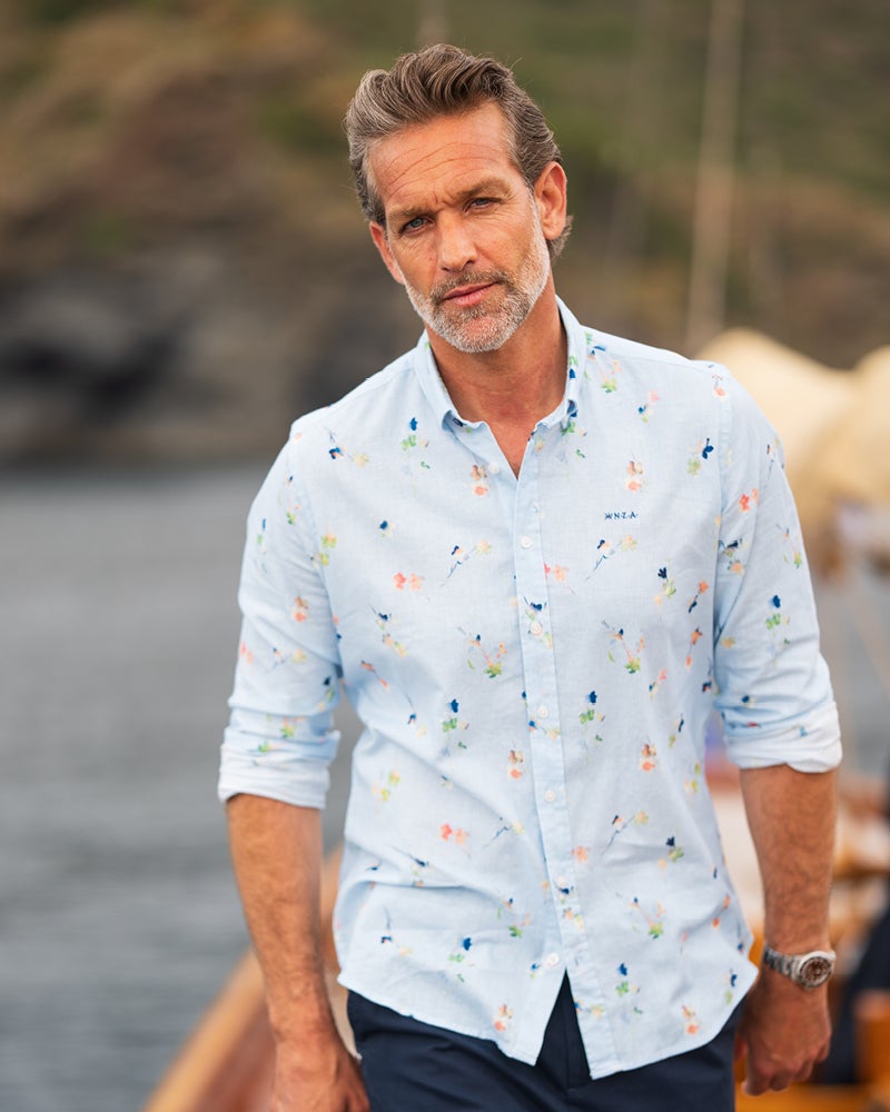 Blaues Leinenhemd mit Druck Blaues Leinenhemd mit Druck