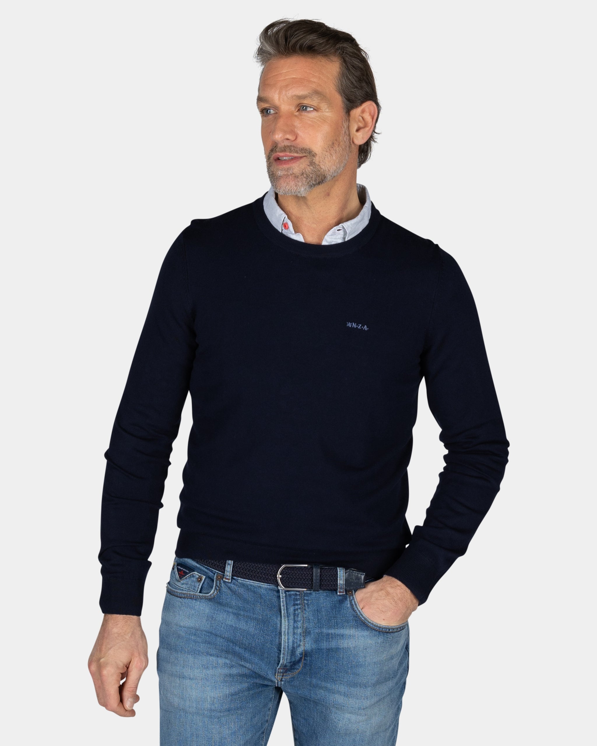 Navy pullover with round neck Navy pullover with round neck