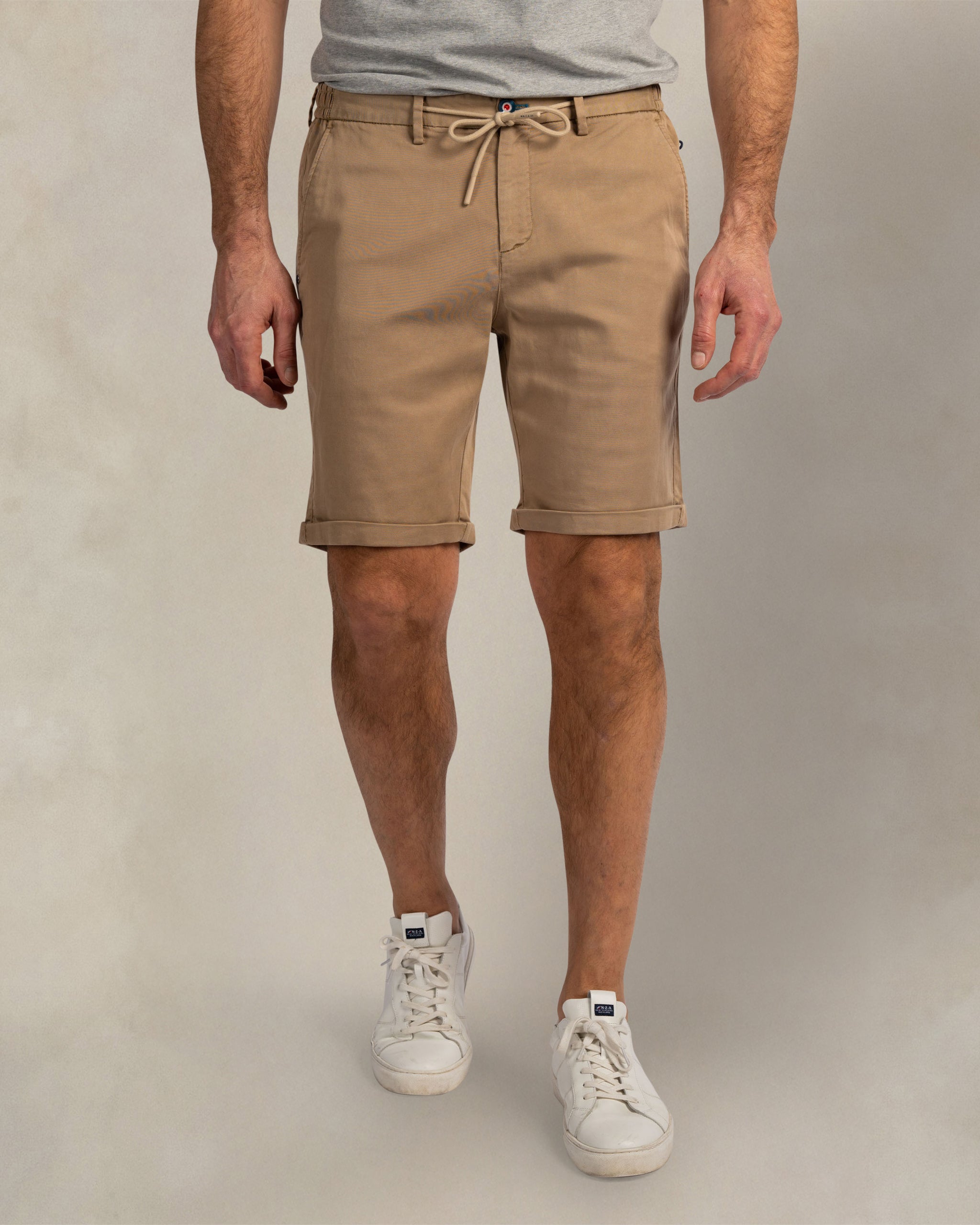 Bermudas beige elásticas de sarga Bermudas beige elásticas de sarga