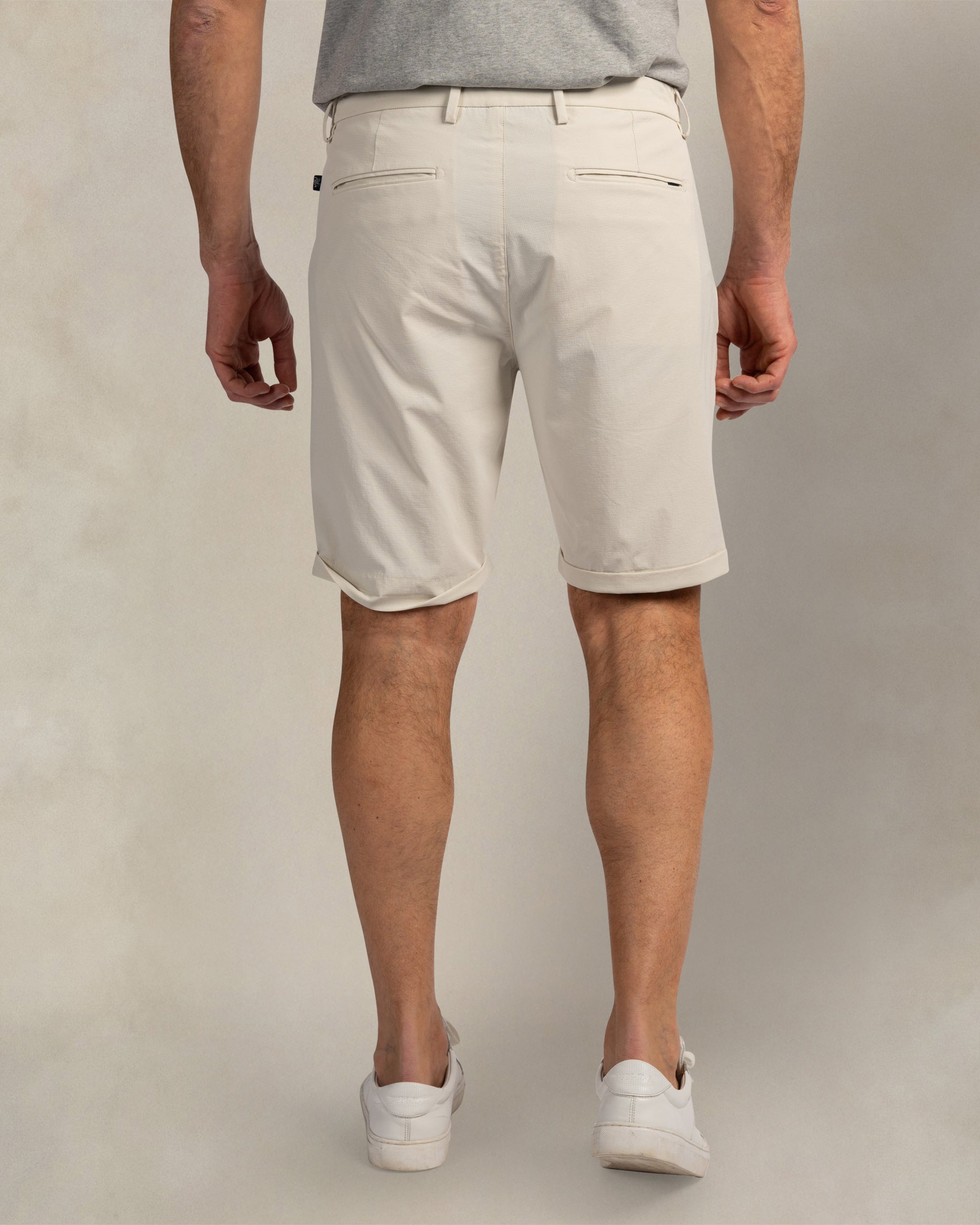 Pantalones cortos deportivos en color crudo Pantalones cortos deportivos en color crudo