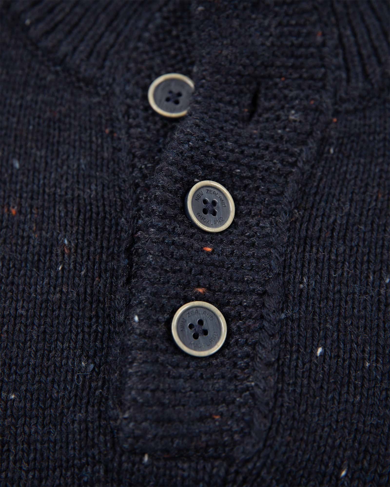 Effen trui met halve knoopssluiting - Pitch Navy Effen trui met halve knoopssluiting - Pitch Navy