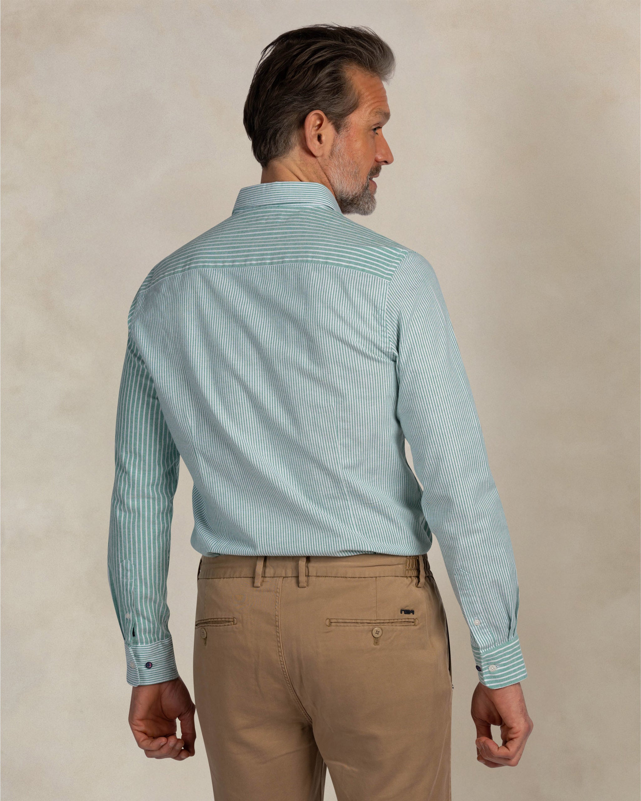 Grünes Baumwollstretchhemd Grünes Baumwollstretchhemd