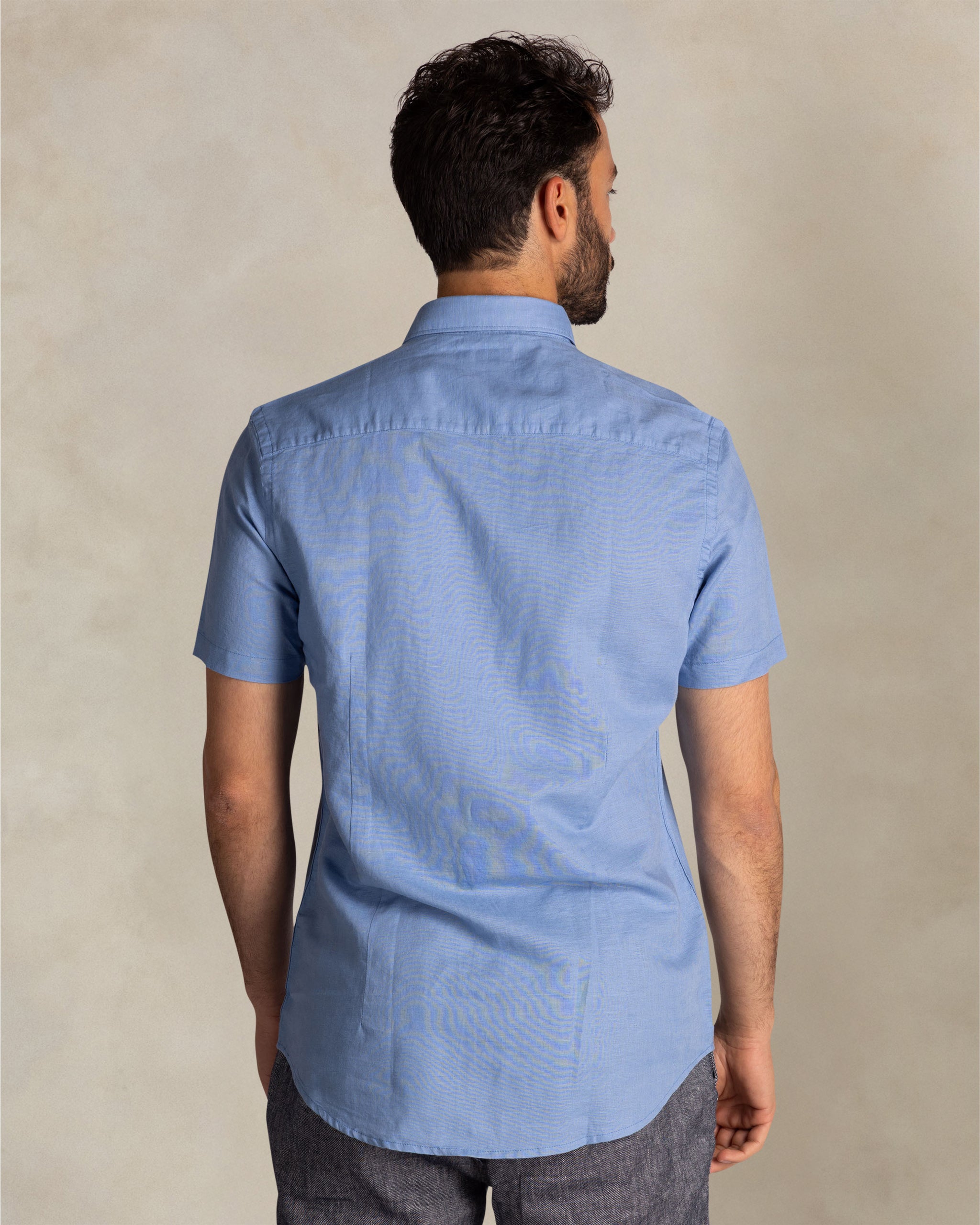 Camisa de lino azul de manga corta Camisa de lino azul de manga corta