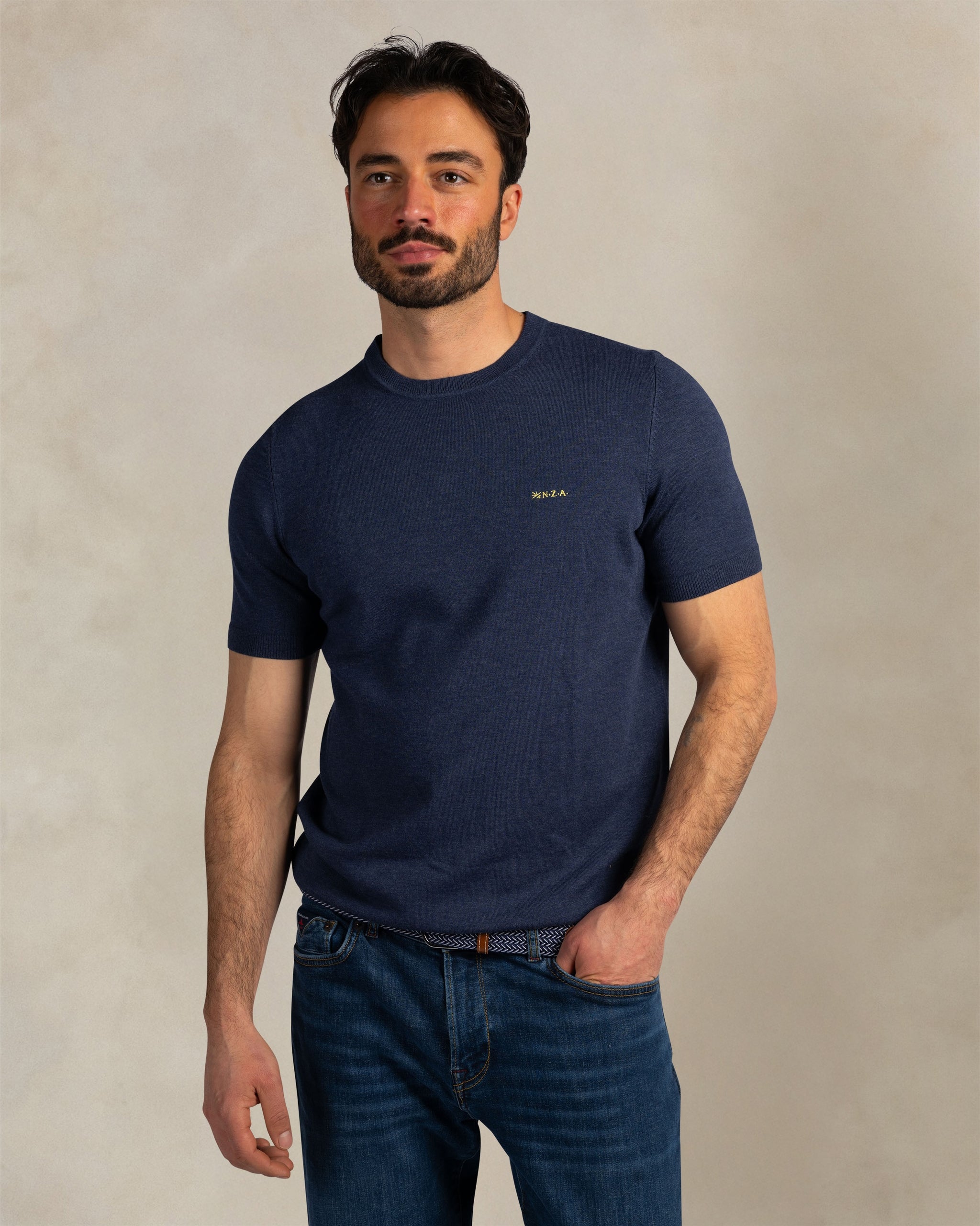 Donkerblauw gebreid t-shirt Donkerblauw gebreid t-shirt