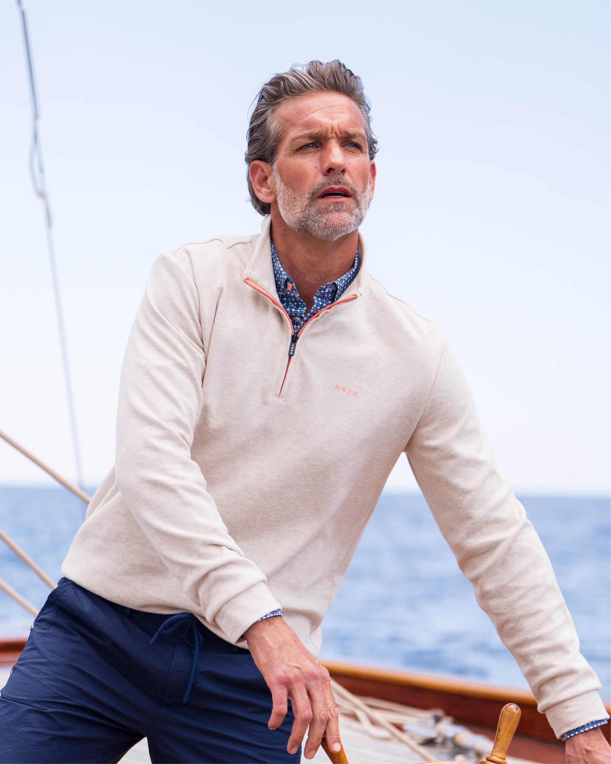 Ecru Baumwollpullover mit kurzem Reißverschluss Ecru Baumwollpullover mit kurzem Reißverschluss