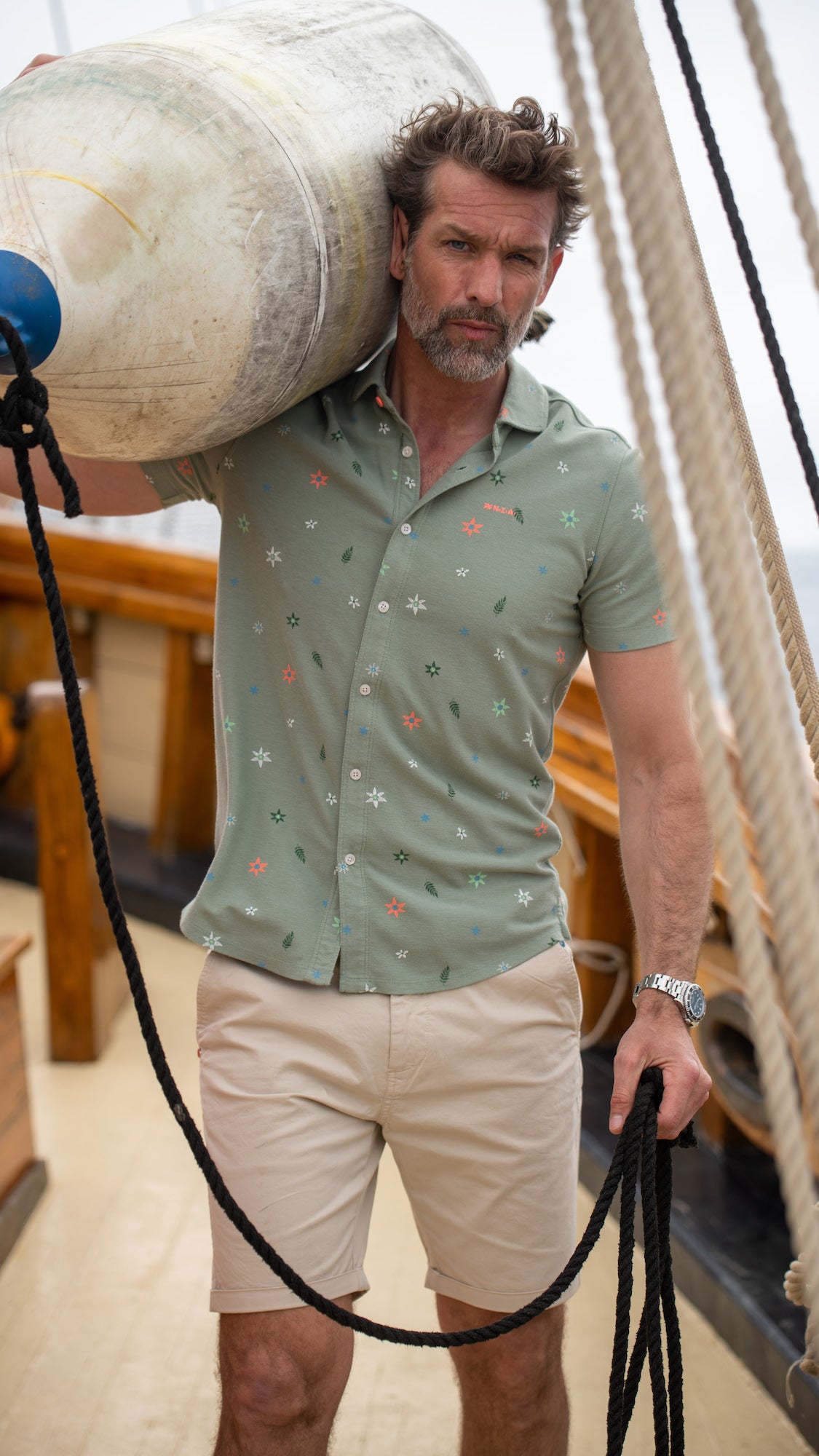 Grünes Hemd mit Blumen - Mellow Army Grünes Hemd mit Blumen - Mellow Army