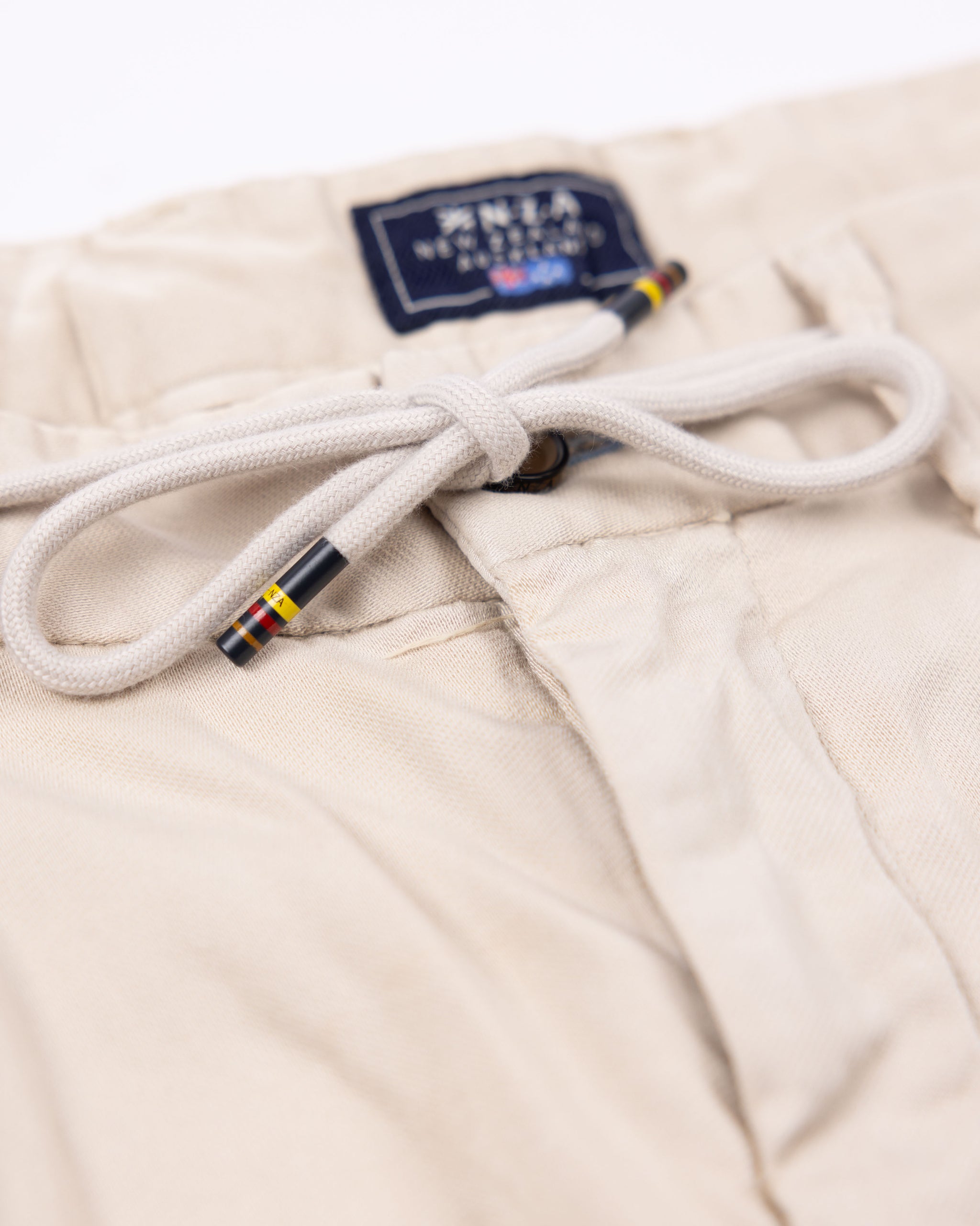 Beige chino met koord in de taille Beige chino met koord in de taille