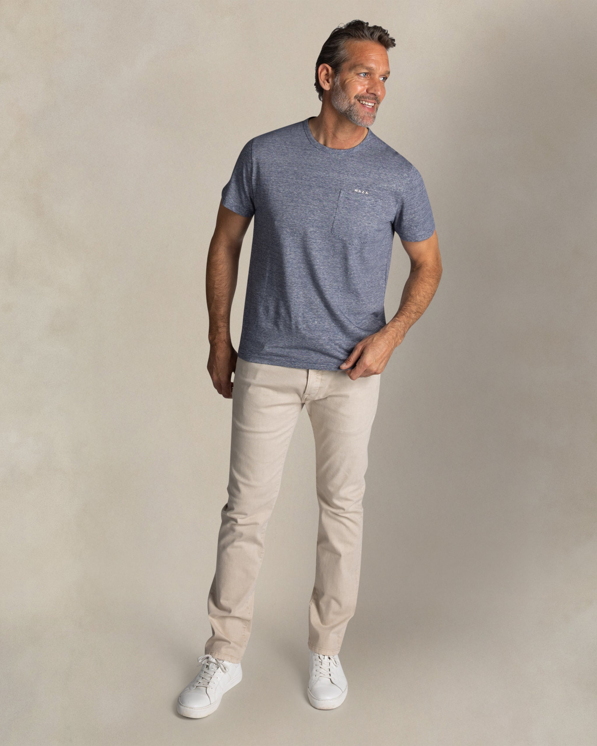 Blau gestreiftes Leinen-T-Shirt Blau gestreiftes Leinen-T-Shirt